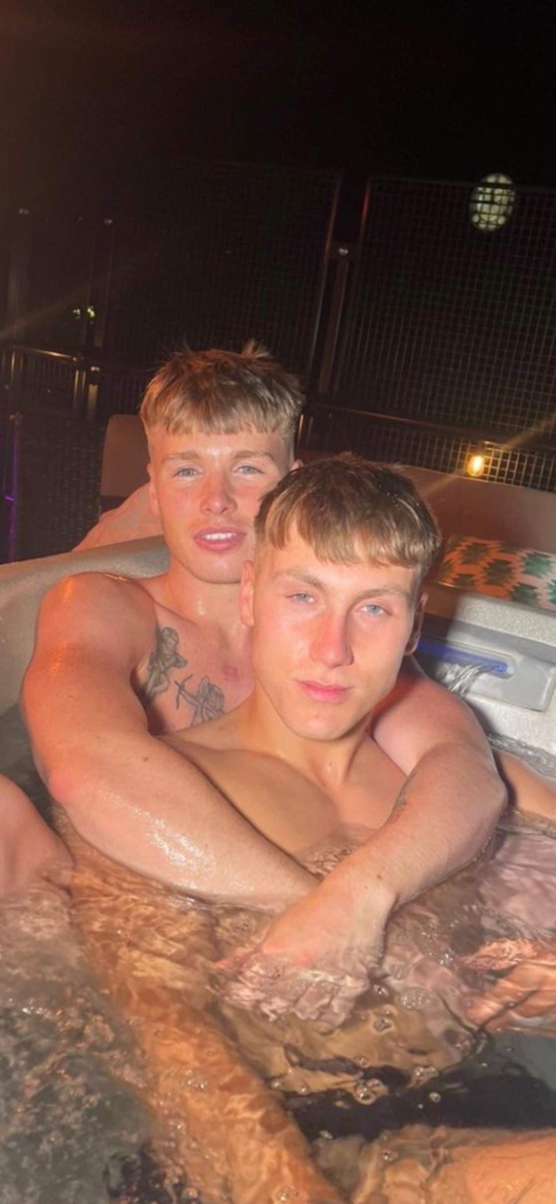 GAY 0161 COUPLE