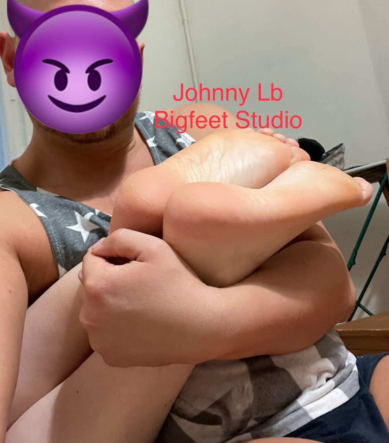 JohnnyLB bigfeet studio
