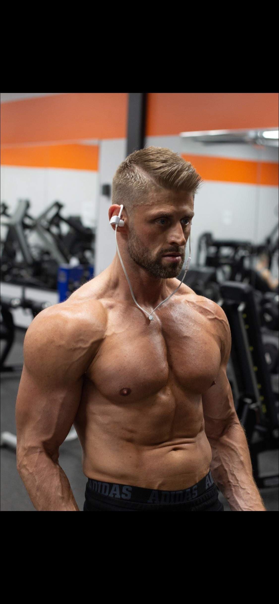 Scott / VIP PAGE 😈 TOP 28% On OF