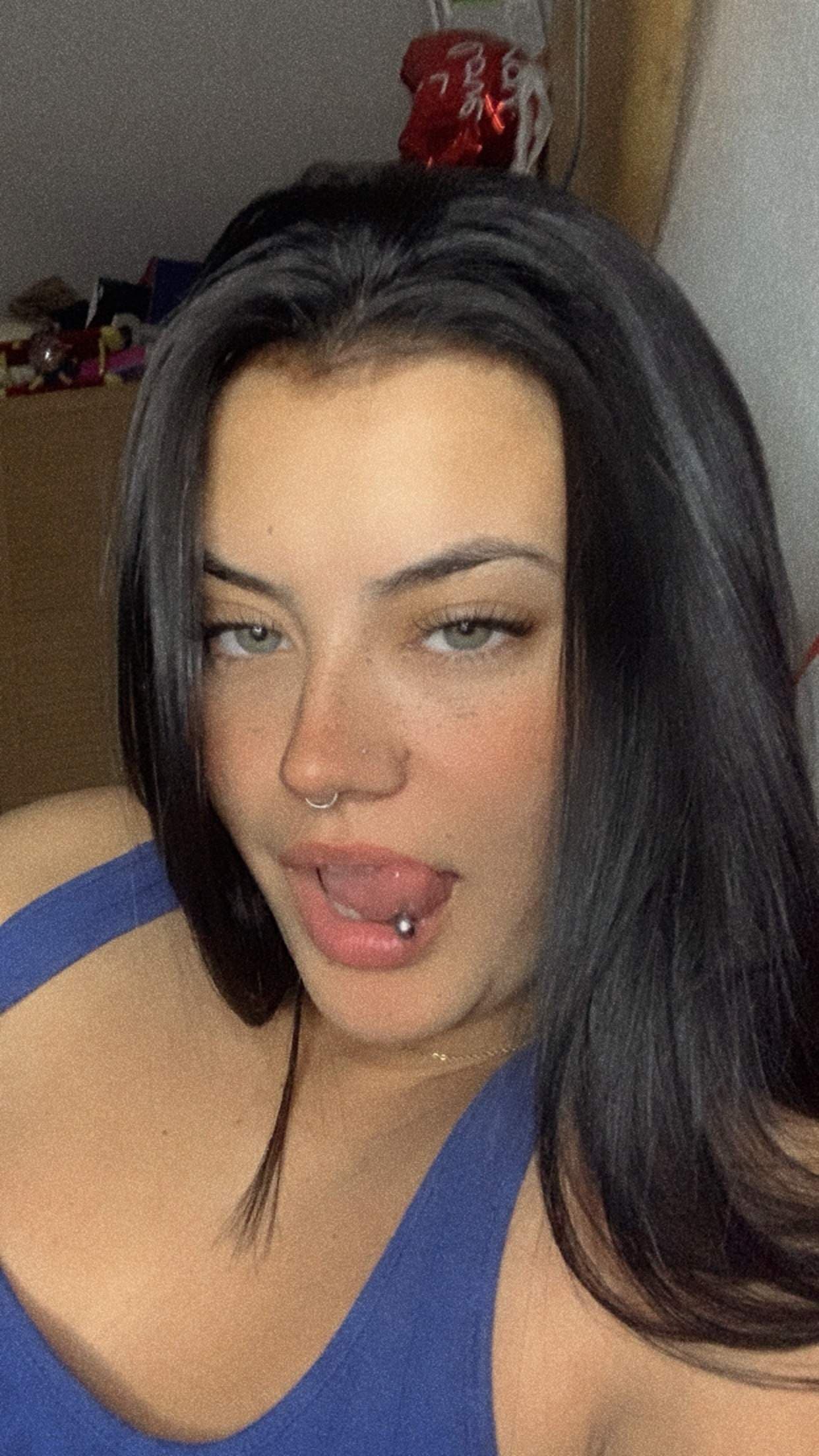 Sheila👅