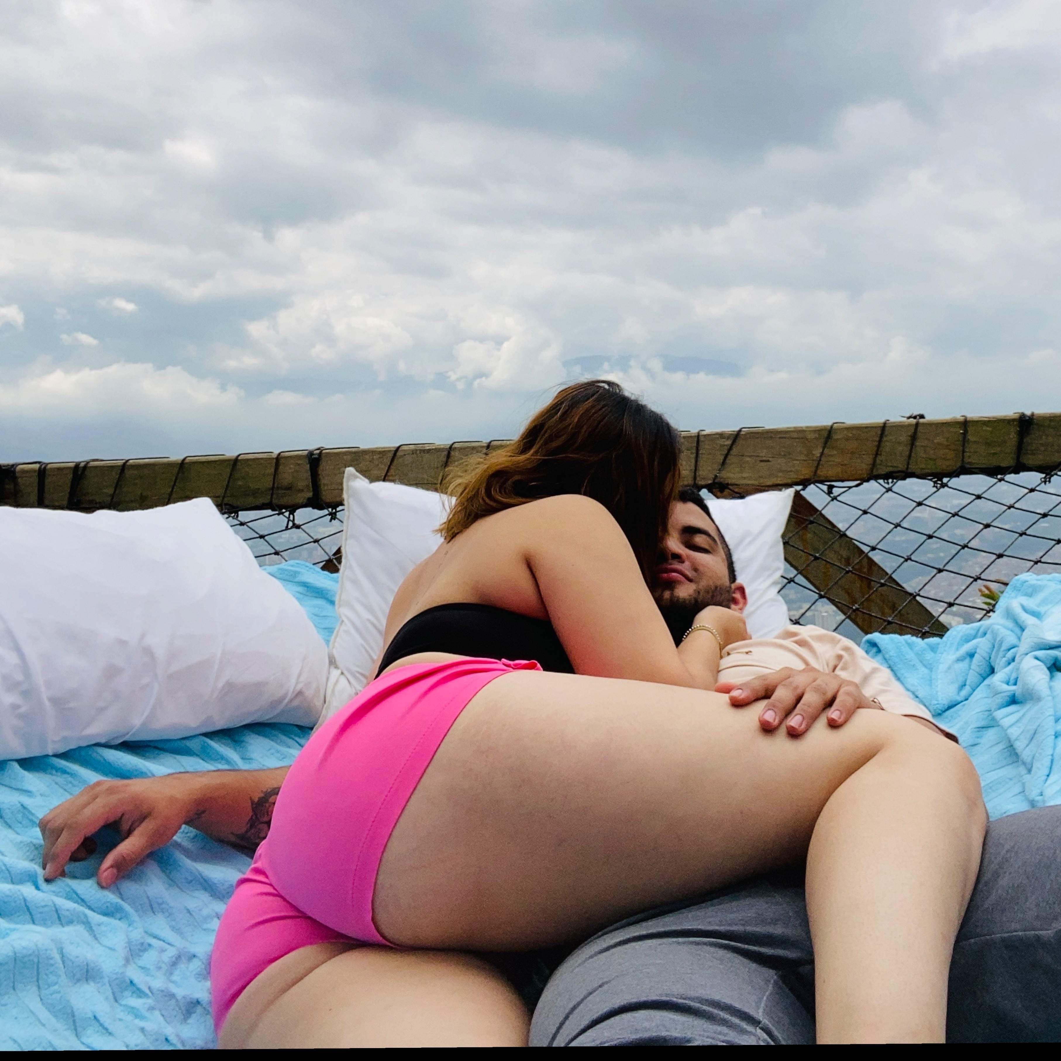 No Face Couple🍒