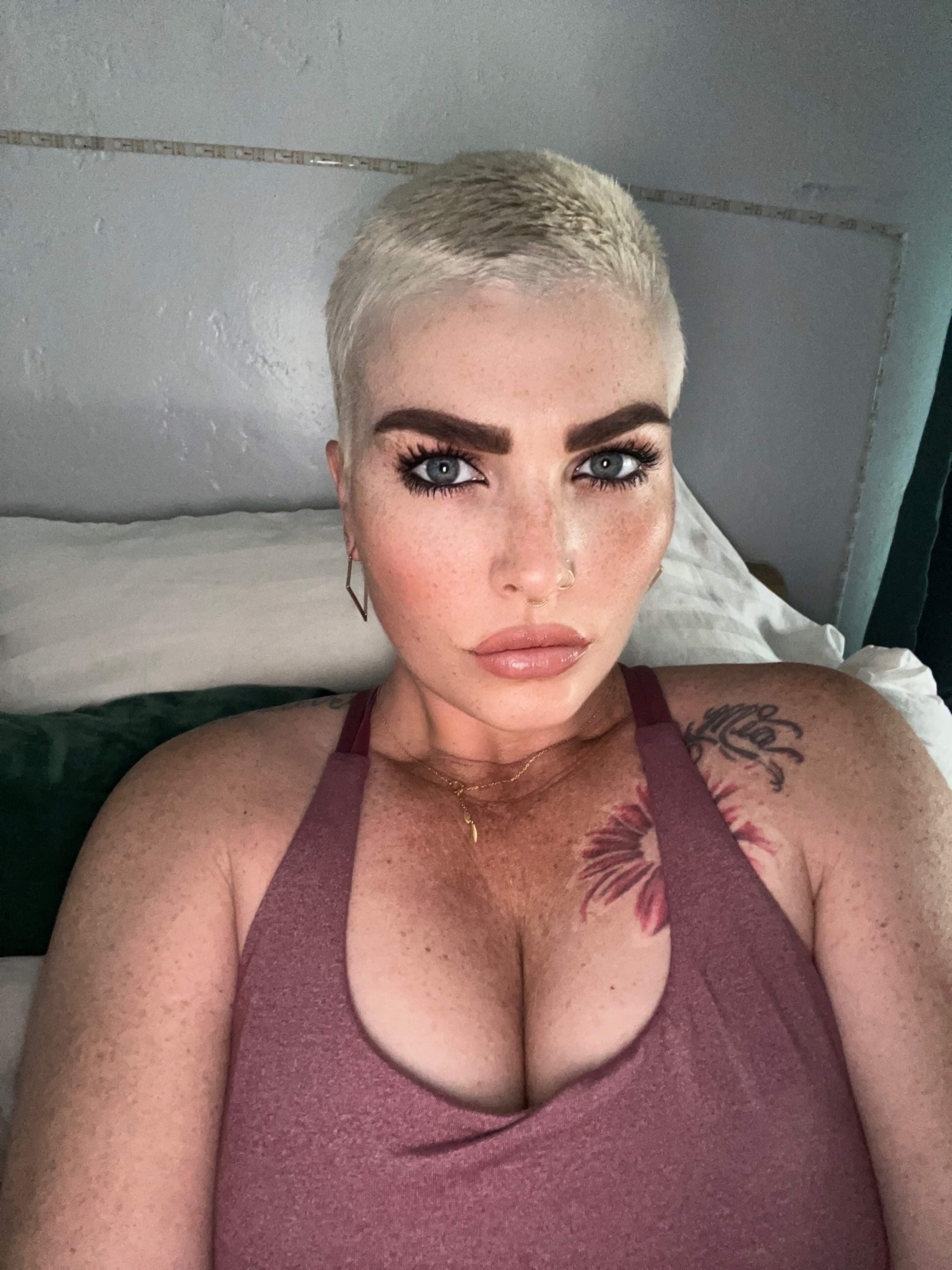 Hot Step Mom🌿🤍