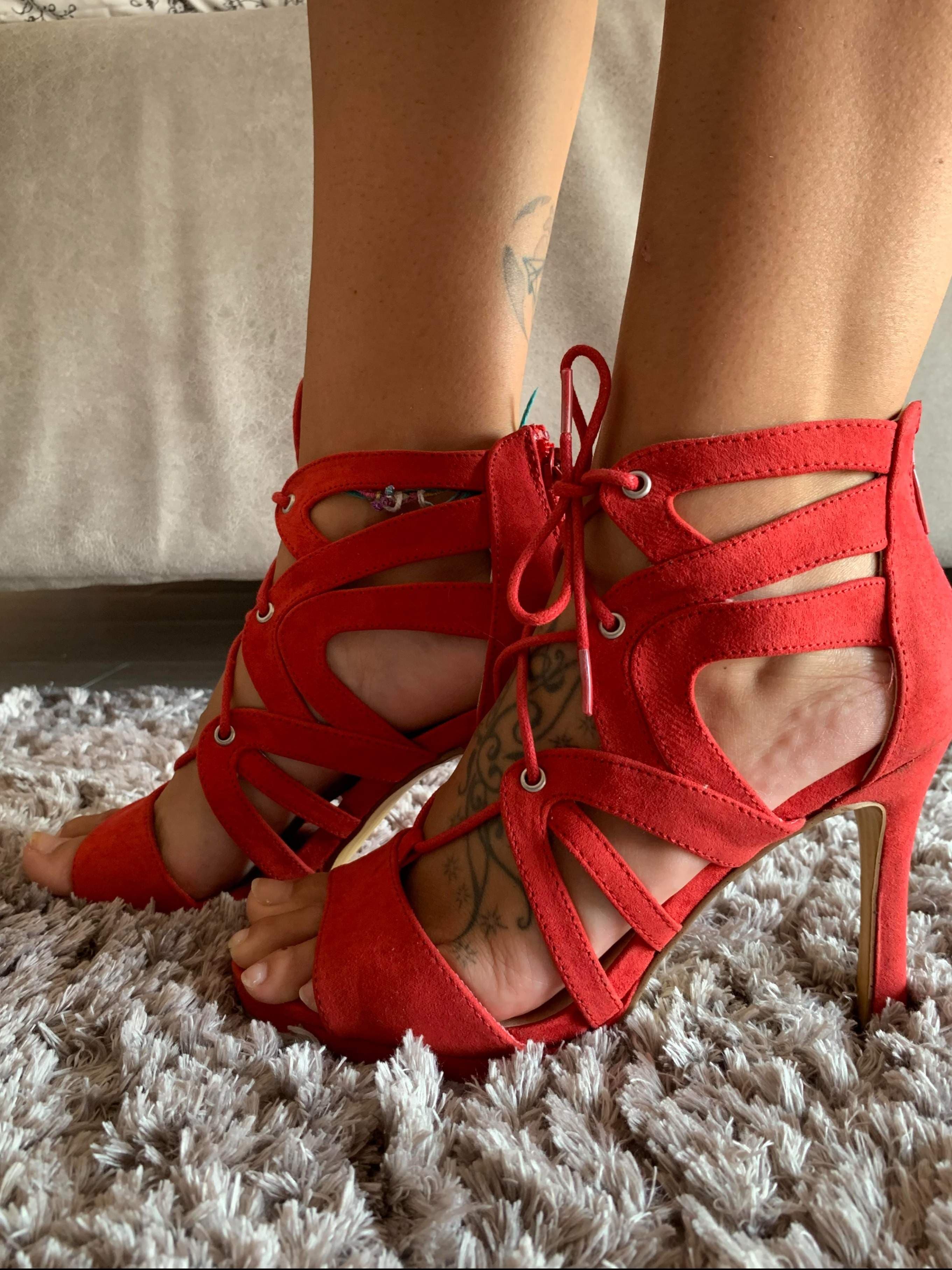 Alys Feet