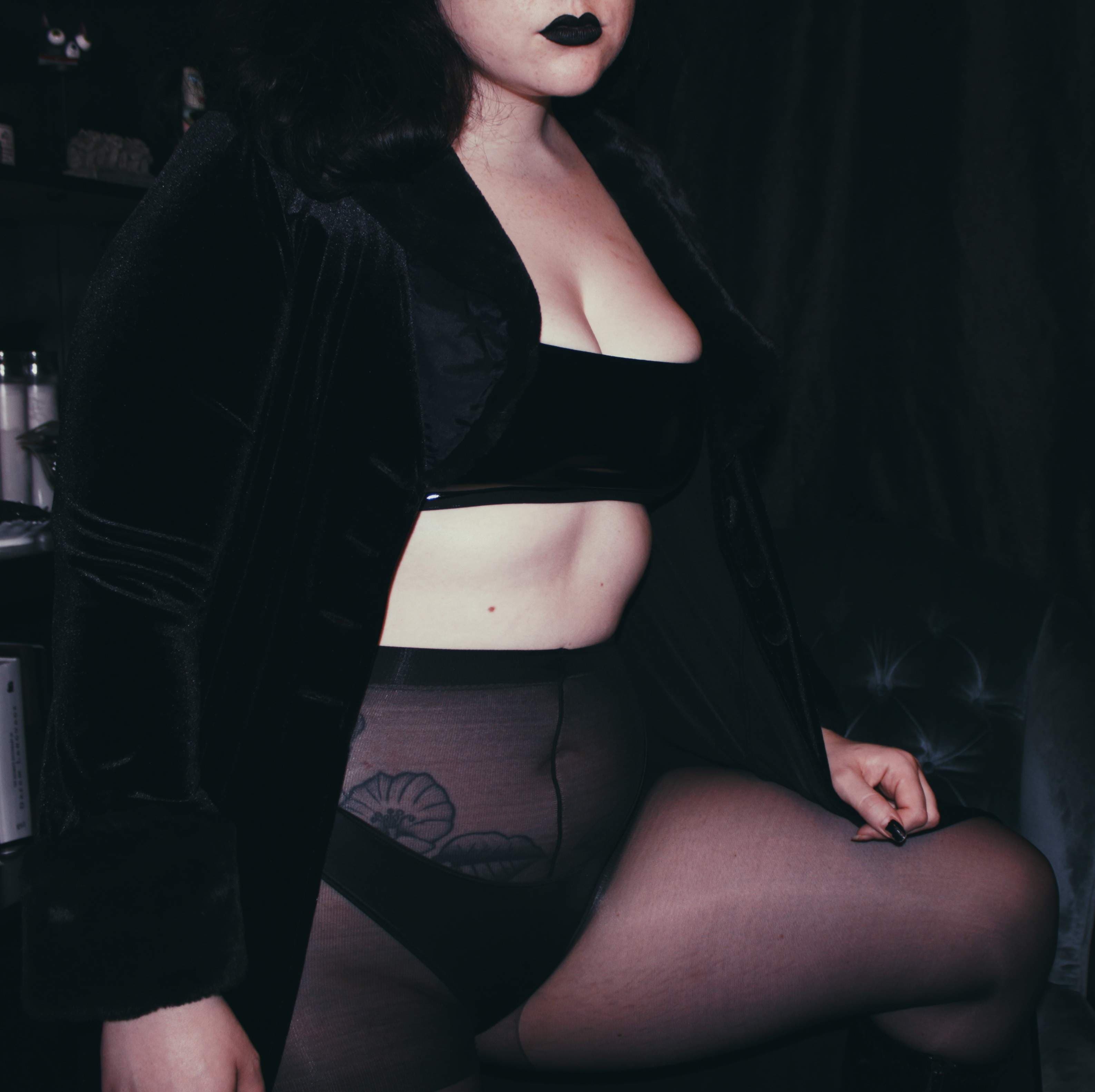 ＴＩＧＨＴＳ Ө ＮＥＧＡＴＩＶＥ