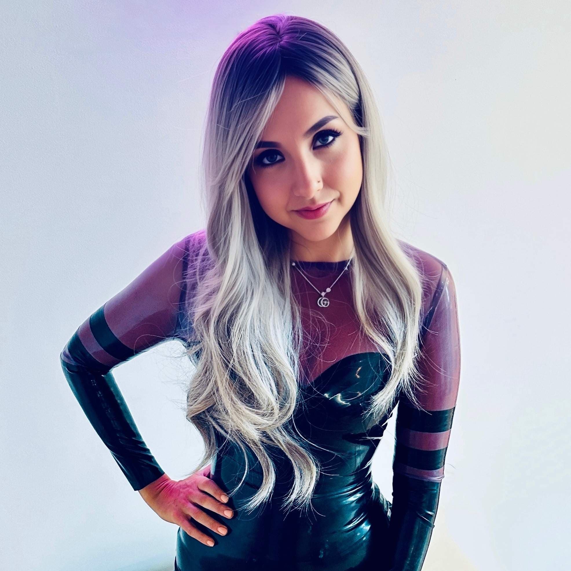 𝕄𝕚𝕤𝕥𝕣𝕖𝕤𝕤 𝕍𝕚𝕠𝕝𝕖𝕥 💜🚀
