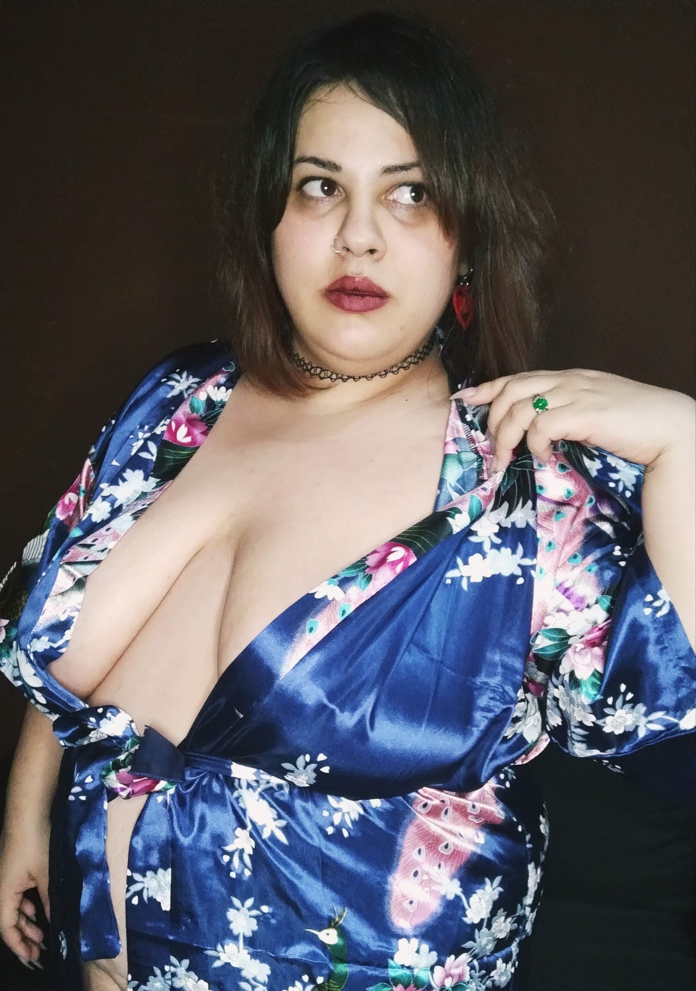 Phanie 𝑭𝑬𝑻𝑰𝑺𝑯 𝑴𝑶𝑴