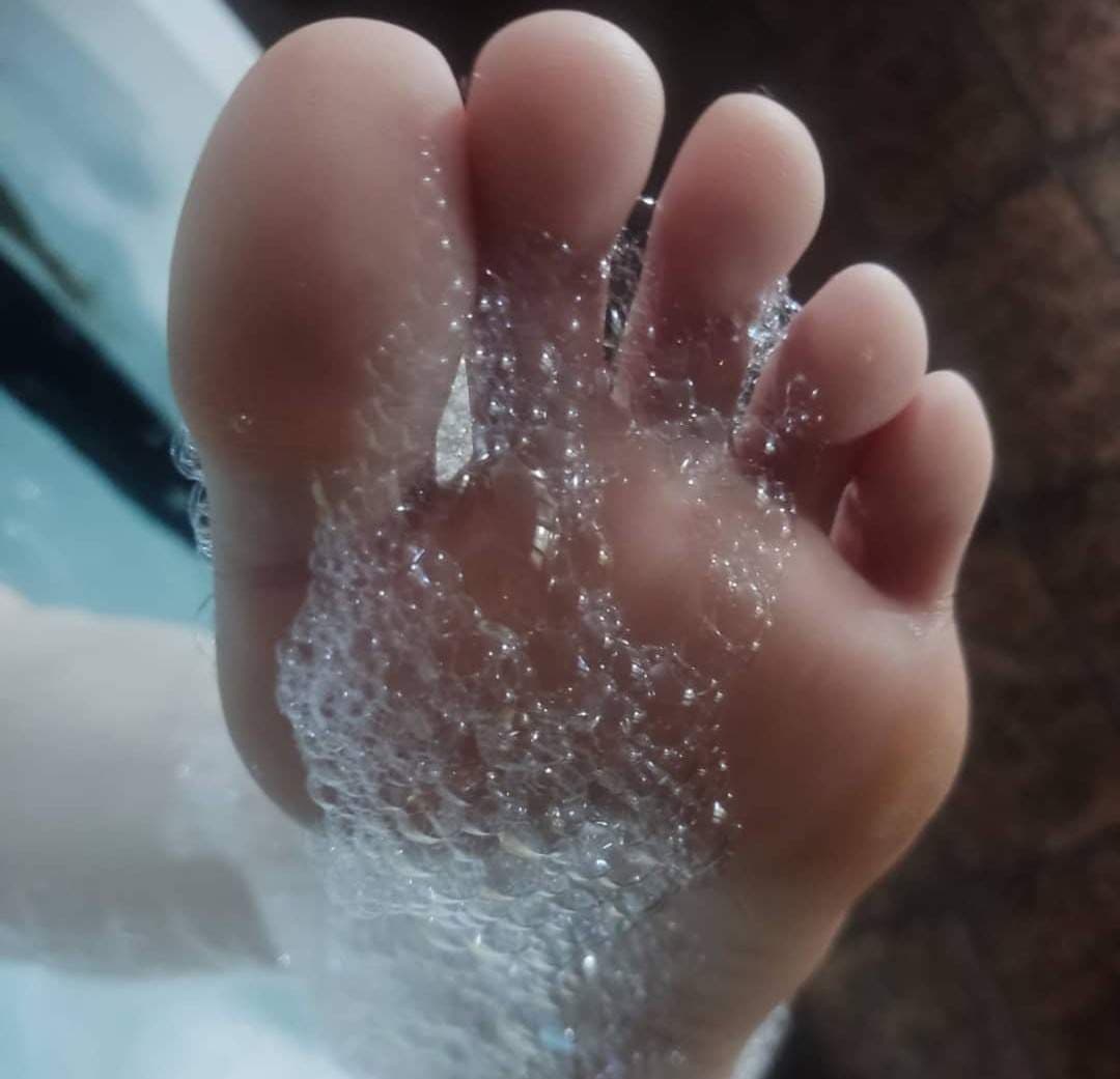 Bellatrix Feet