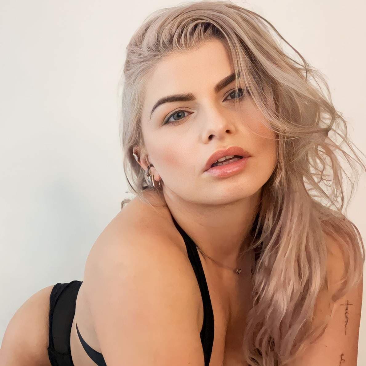 𝐾𝑖𝑚💖 𝑡ℎ𝑒 𝑝𝑙𝑎𝑦𝑓𝑢𝑙 𝑚𝑜𝑚𝑚𝑦😈