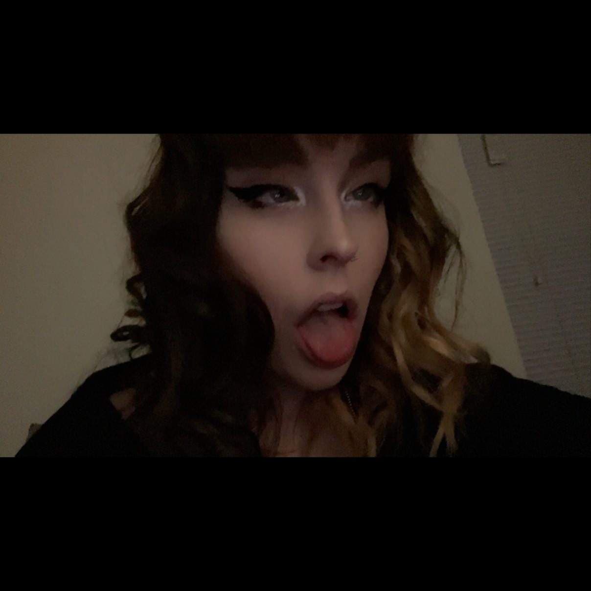 Emi 💜