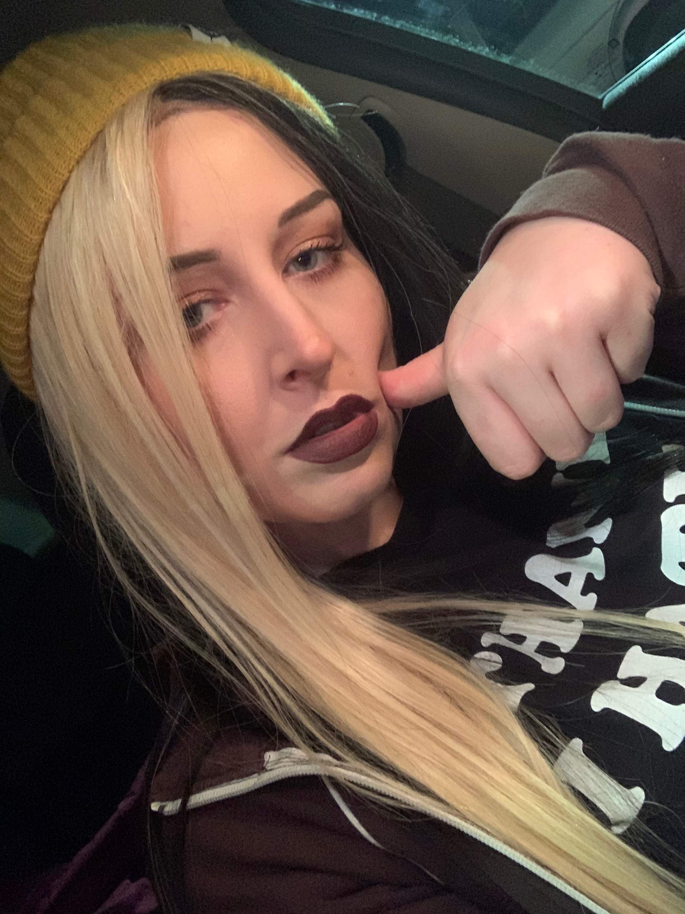 ur big titty goth gf*♪¸¸.•*¨･:*⋆ฺ｡*̣̩˚̣̣