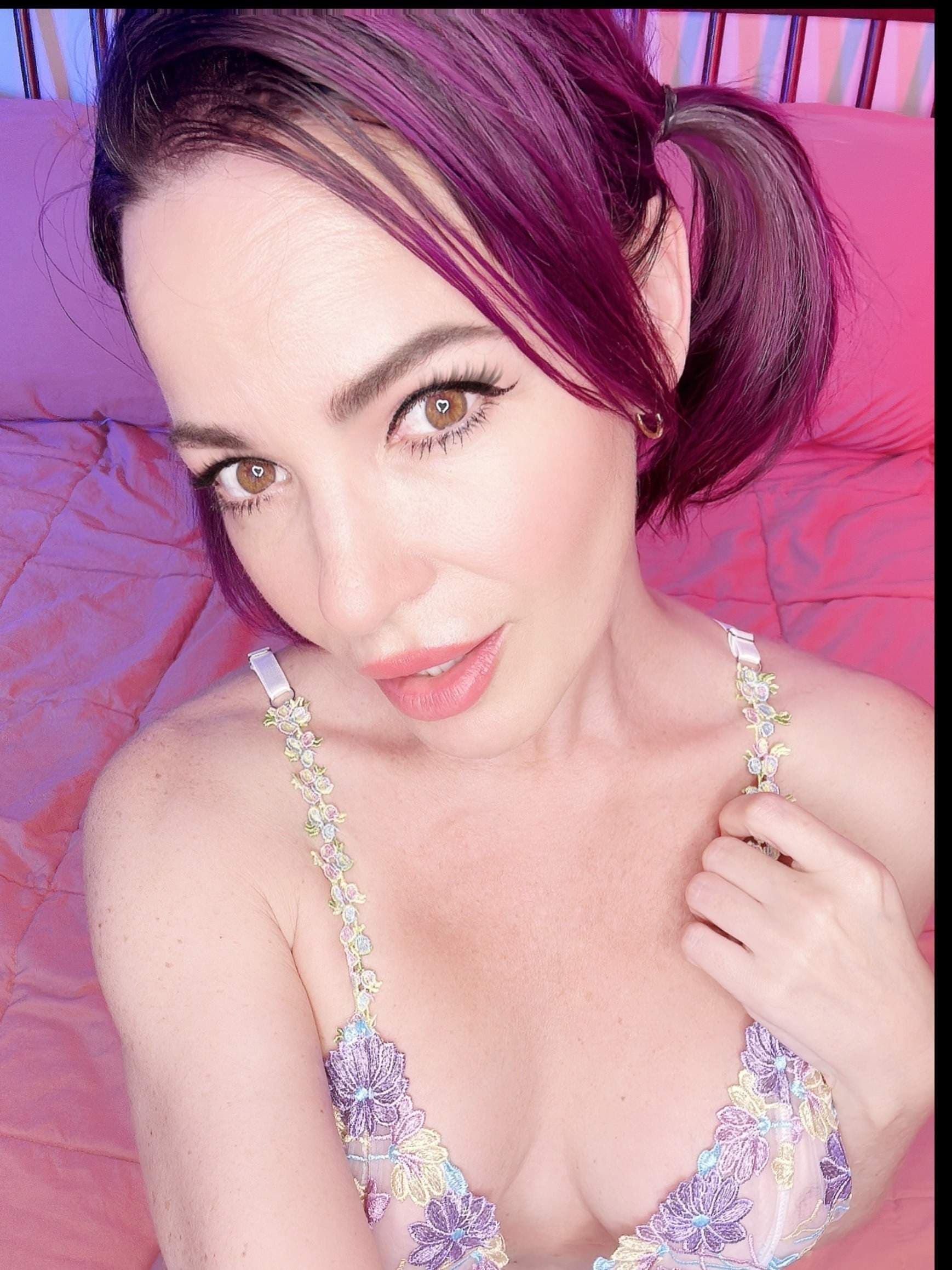 😈Dana DeArmond