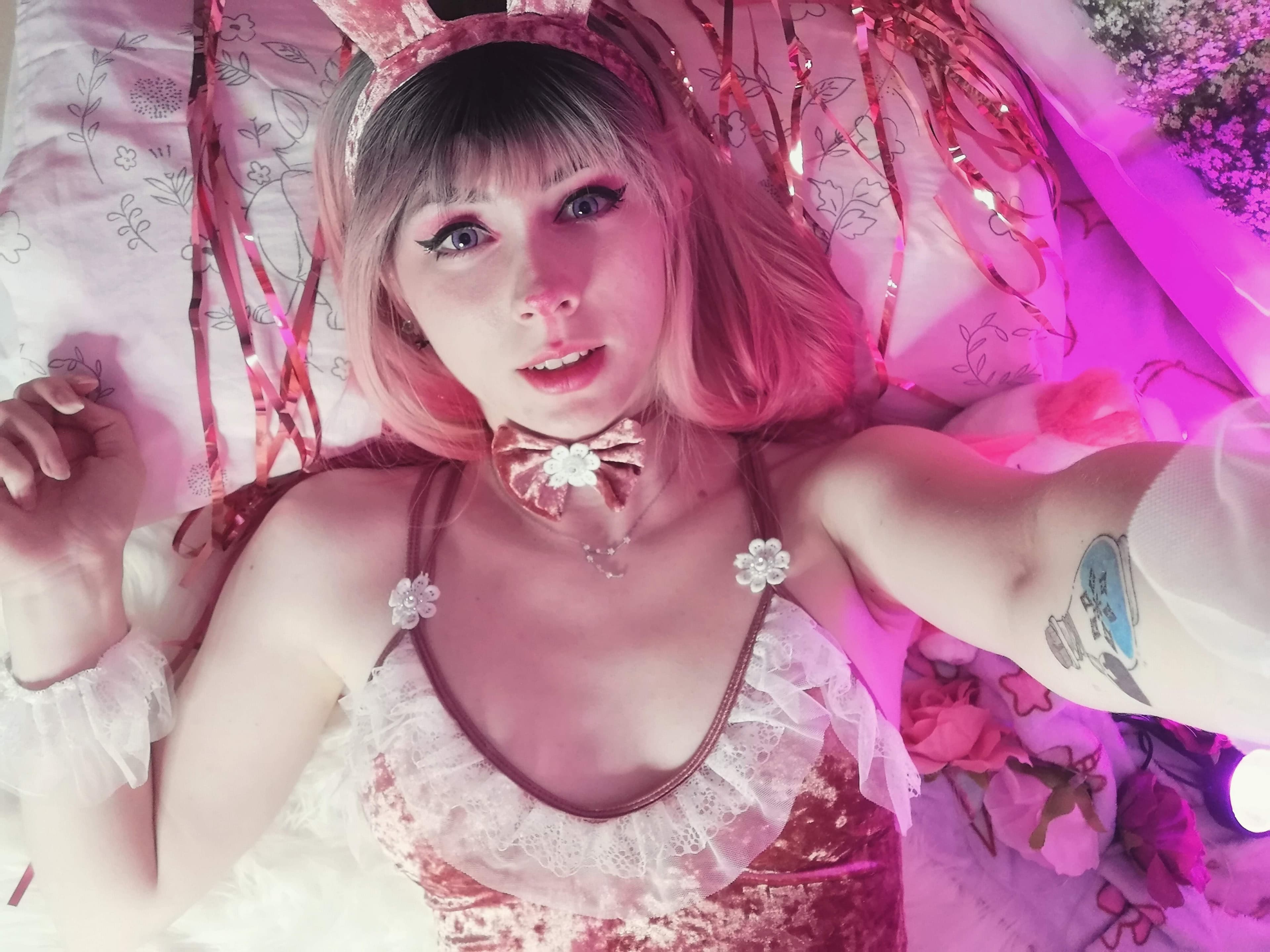 🌺🌸 ✨ 𝐸𝑙𝑙𝑖 𝑀𝑜𝑜𝑛 ✨🌸🌺