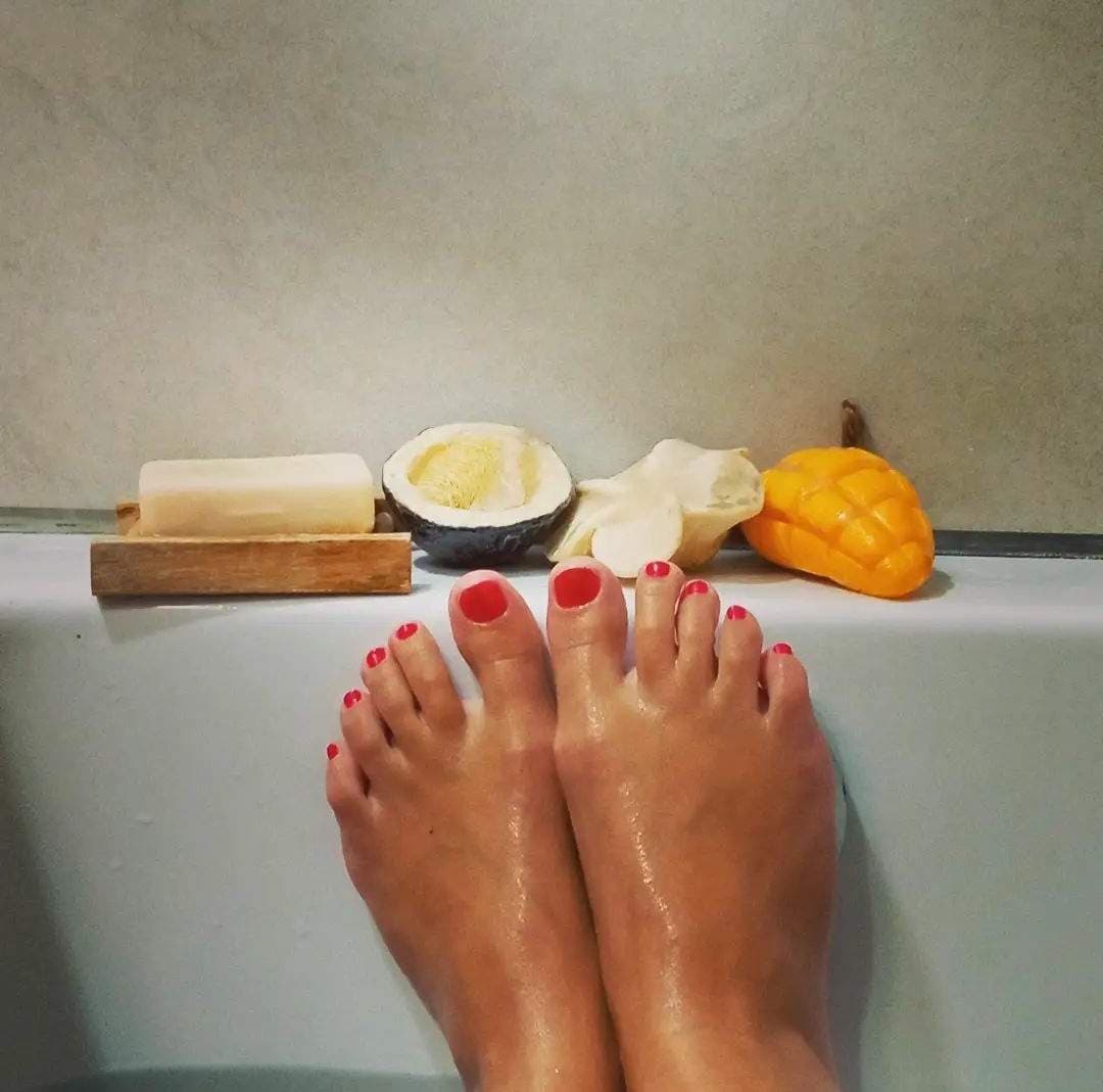 Laura sweet feet