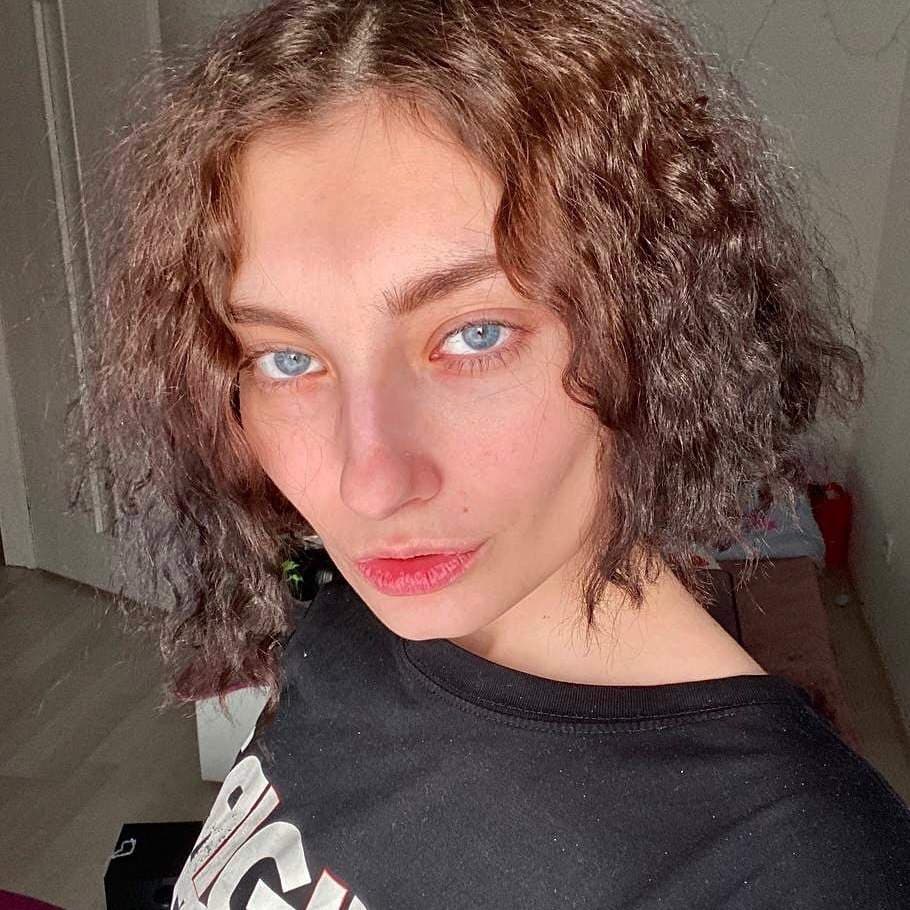 DeB🖤