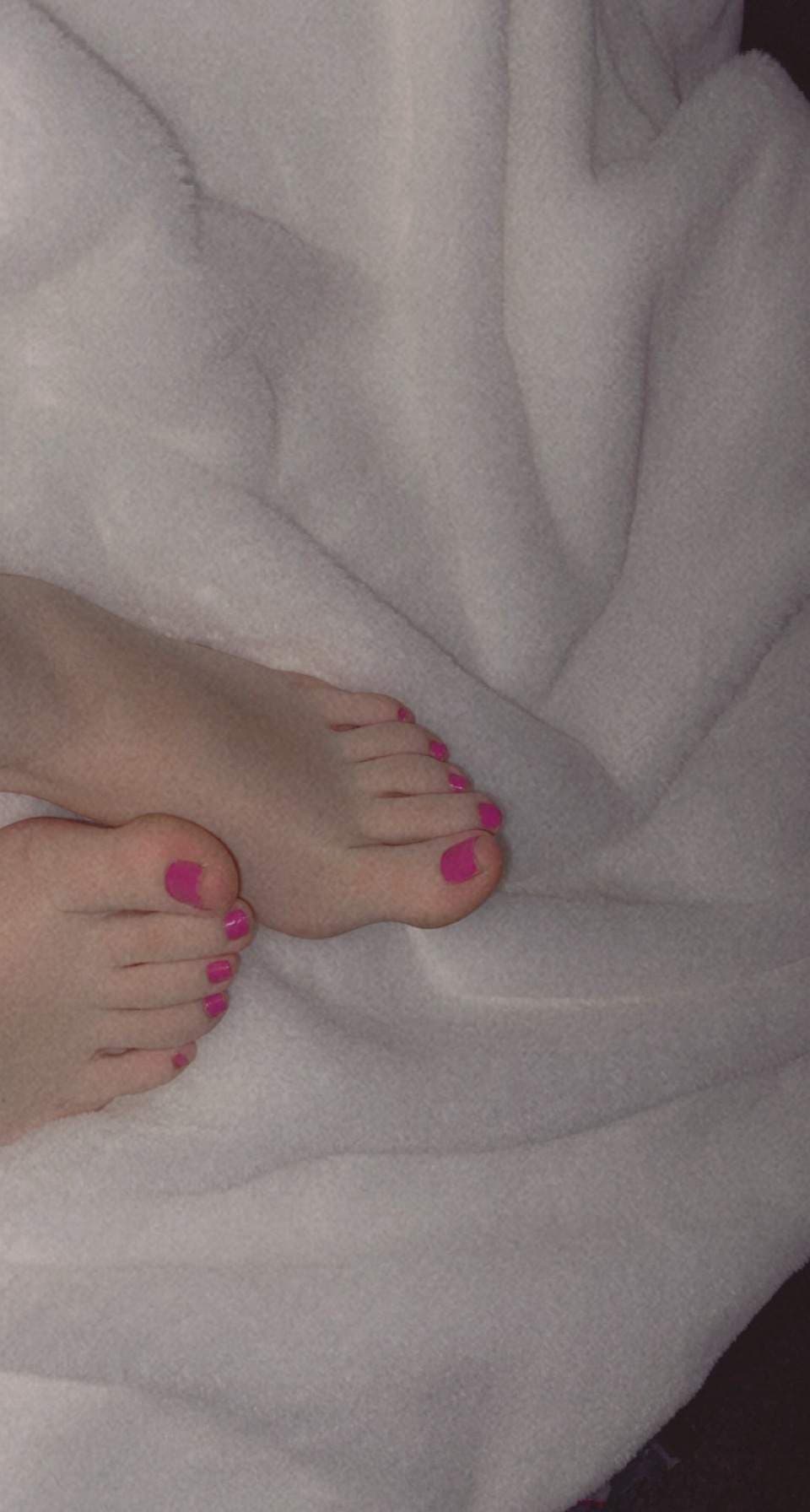 feet fetish page🦶🏻💋