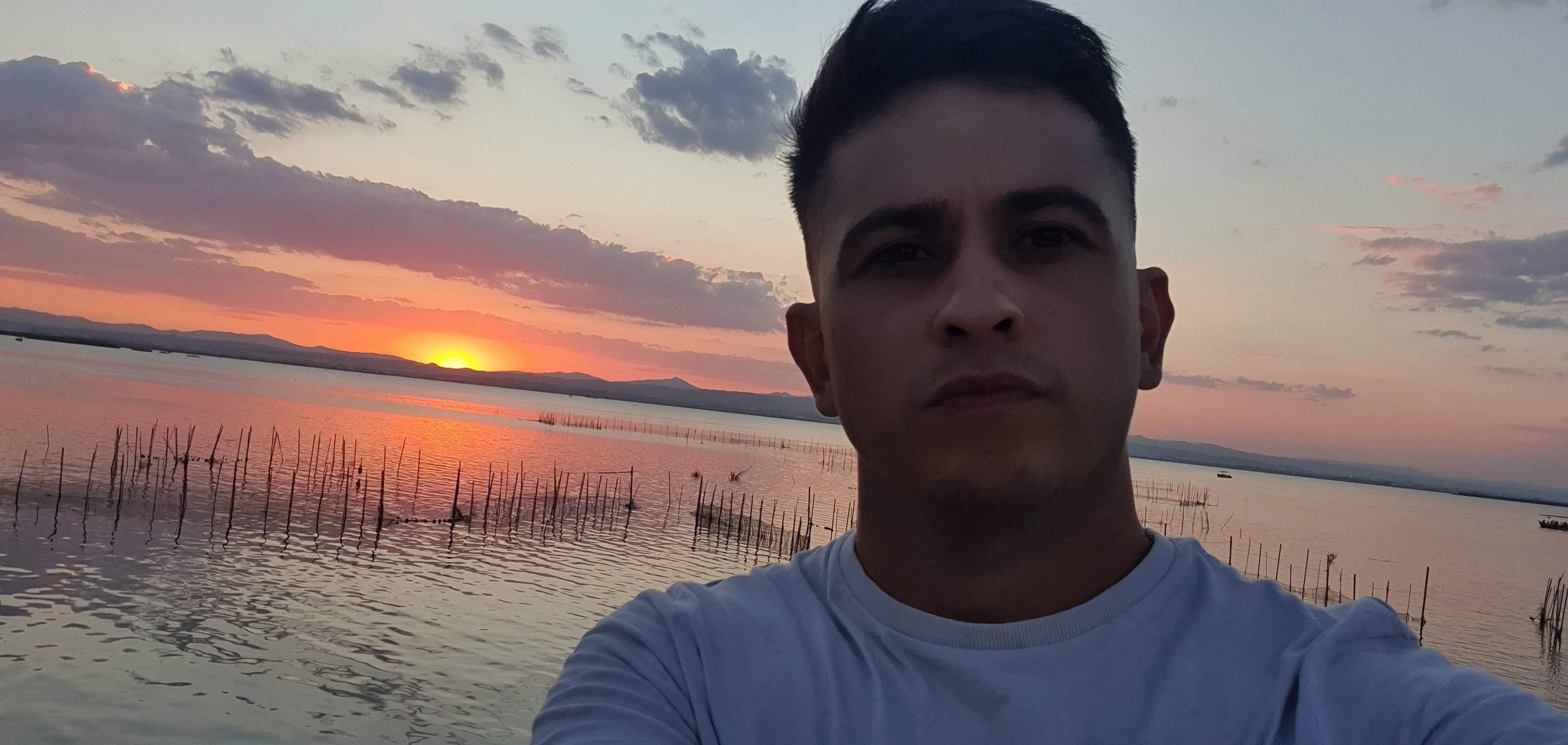 José R Hernández R