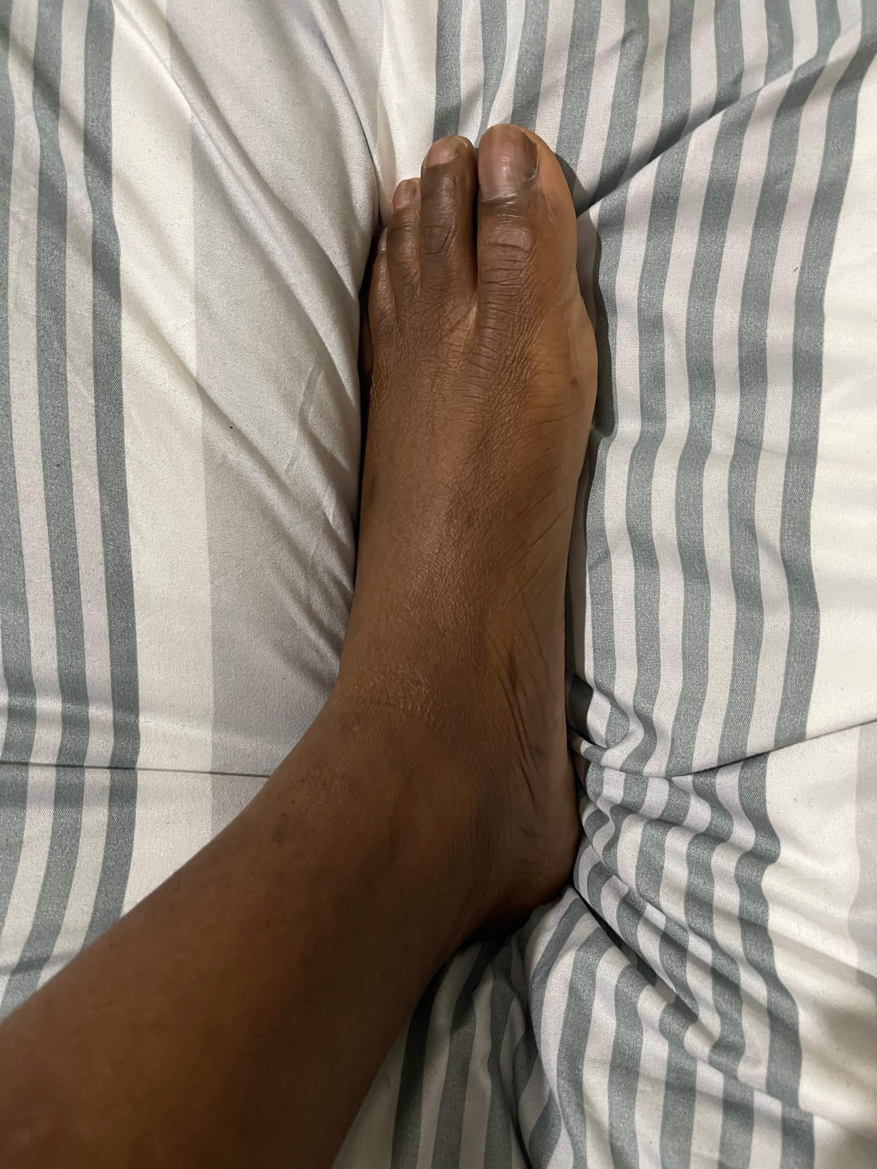 Sexy male feet