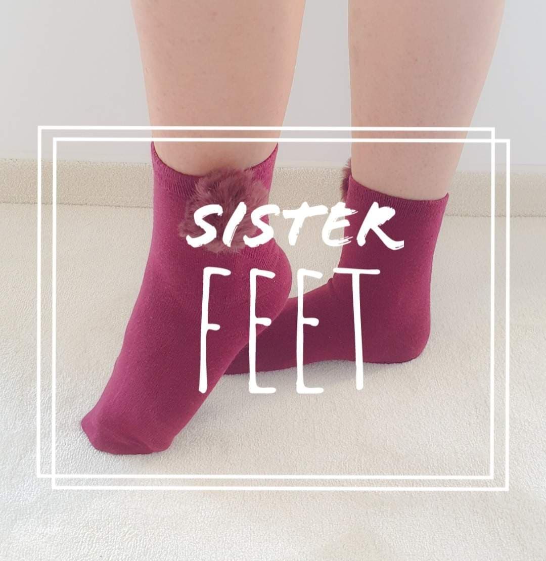 sister_feet