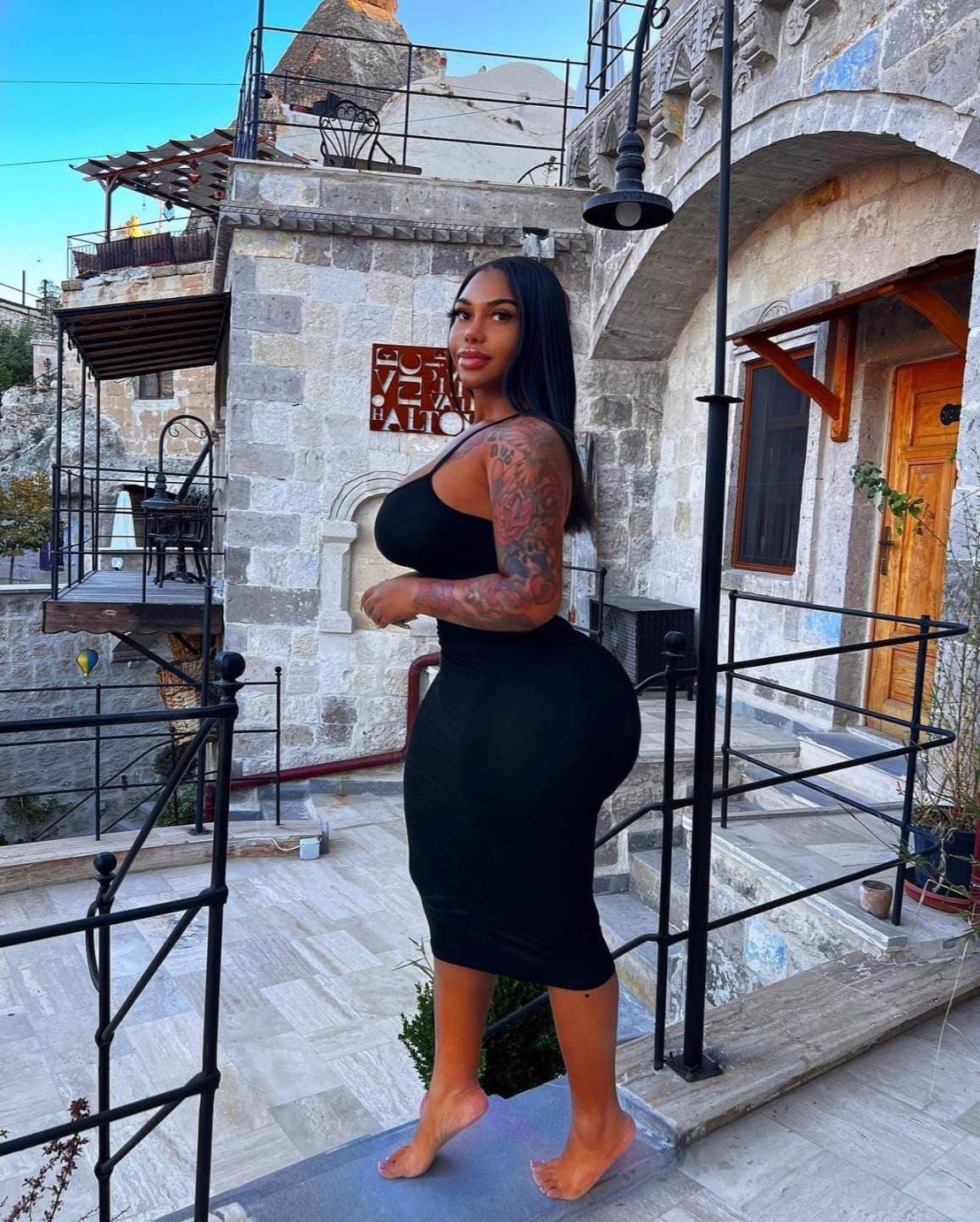 Mya.curvz