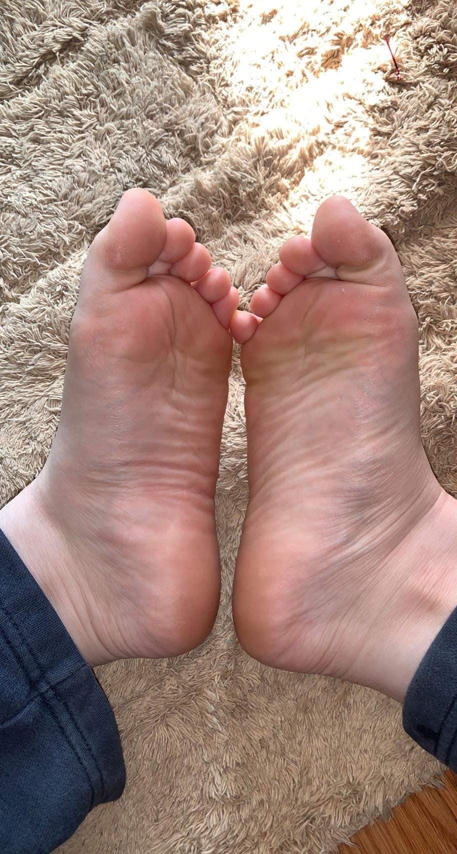 YOUR feet👣