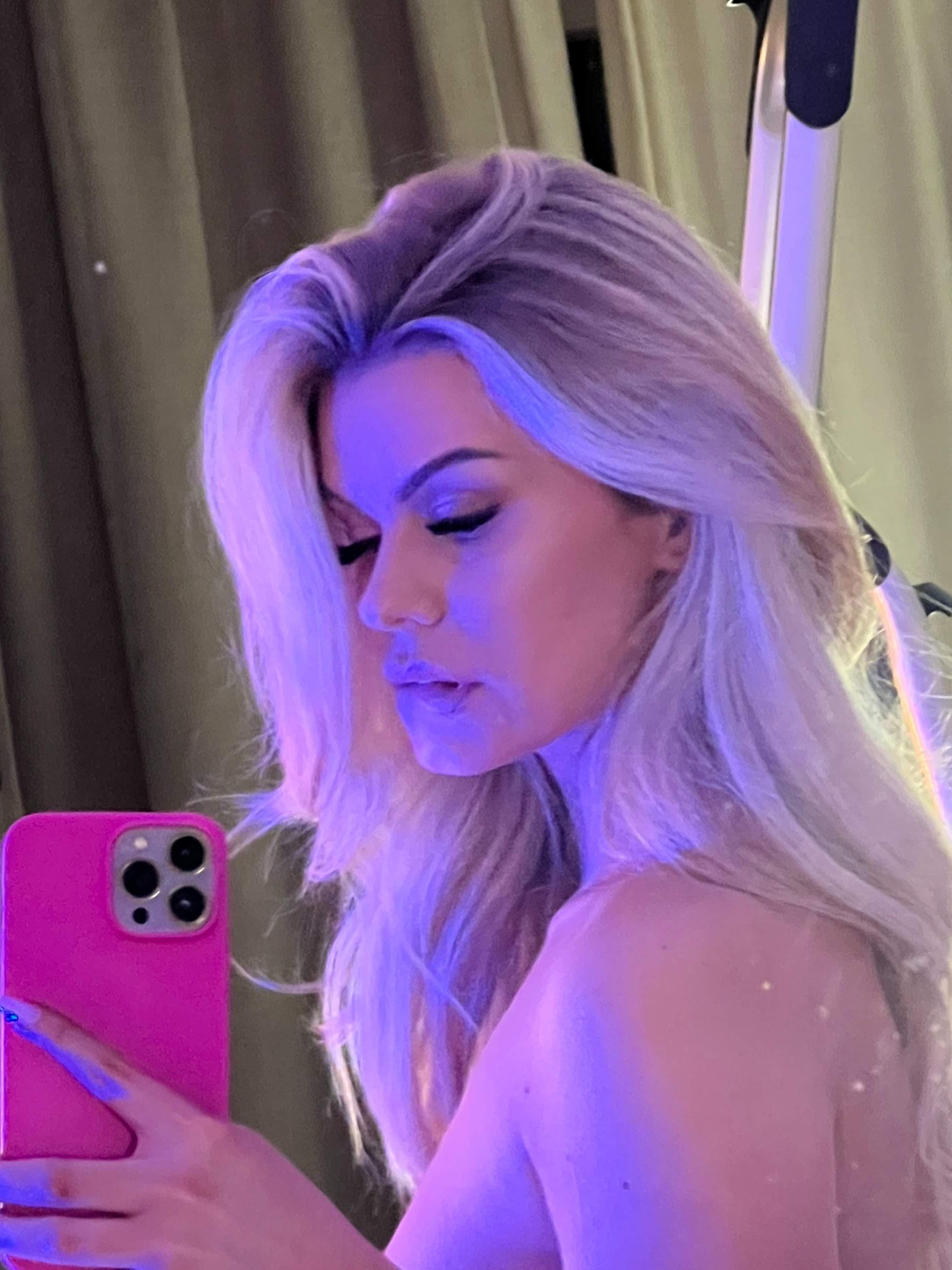 emisecrets💦👀 (FREE PAGE)