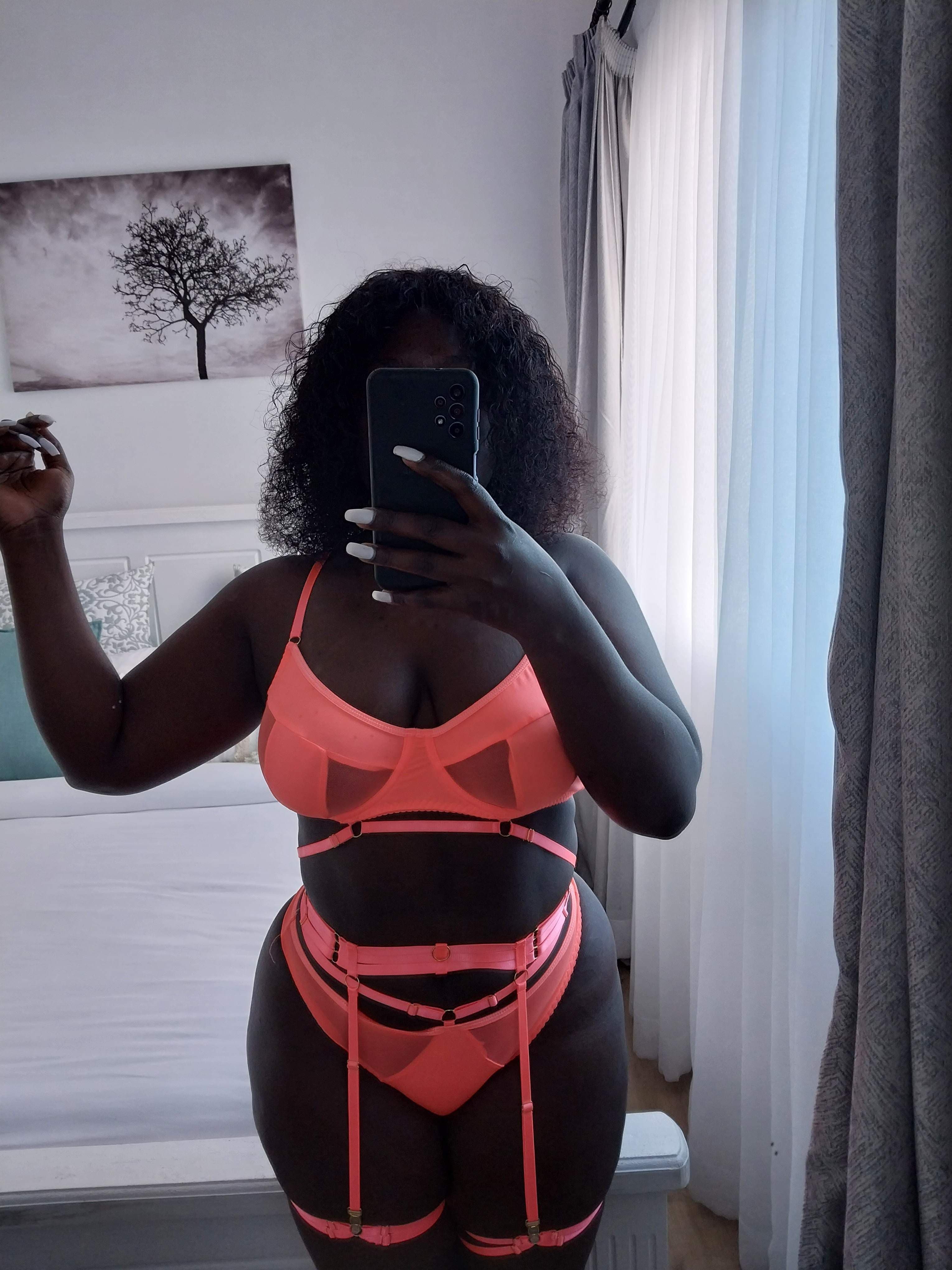 Curvy bella