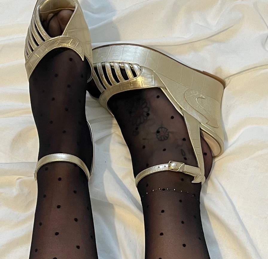 Fun gal feet