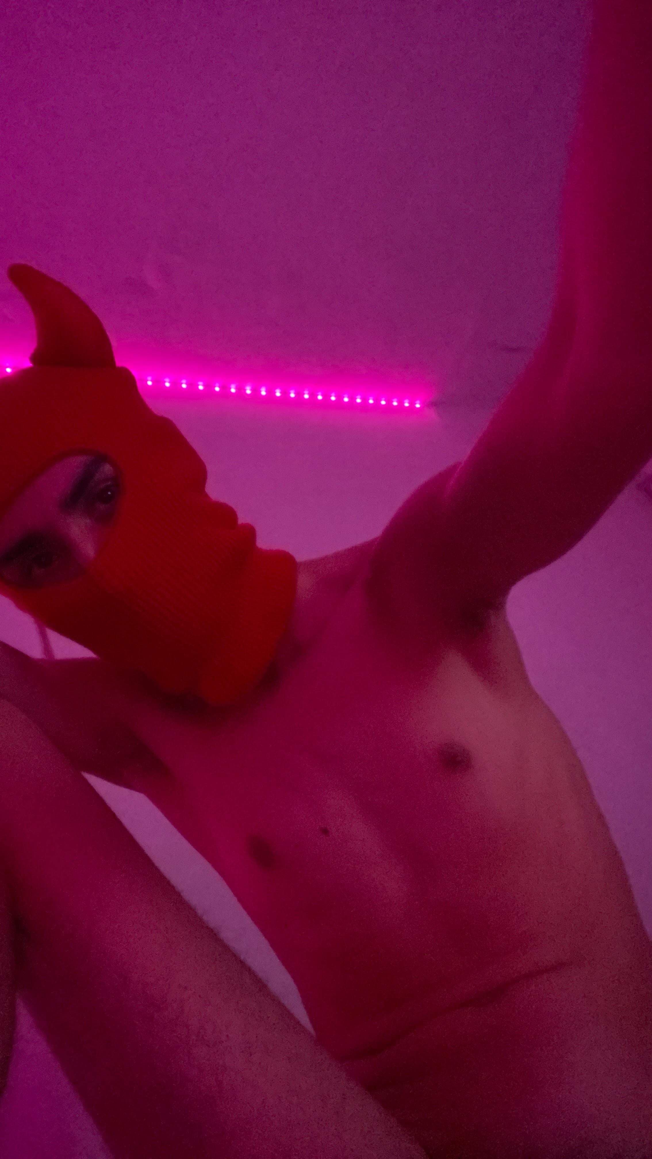Devil twink