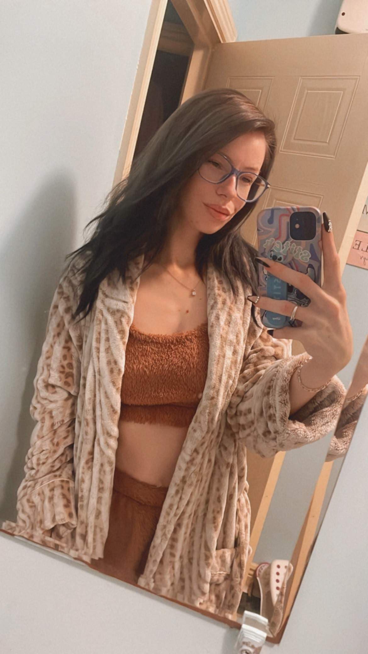 WHOSTHAGIRL