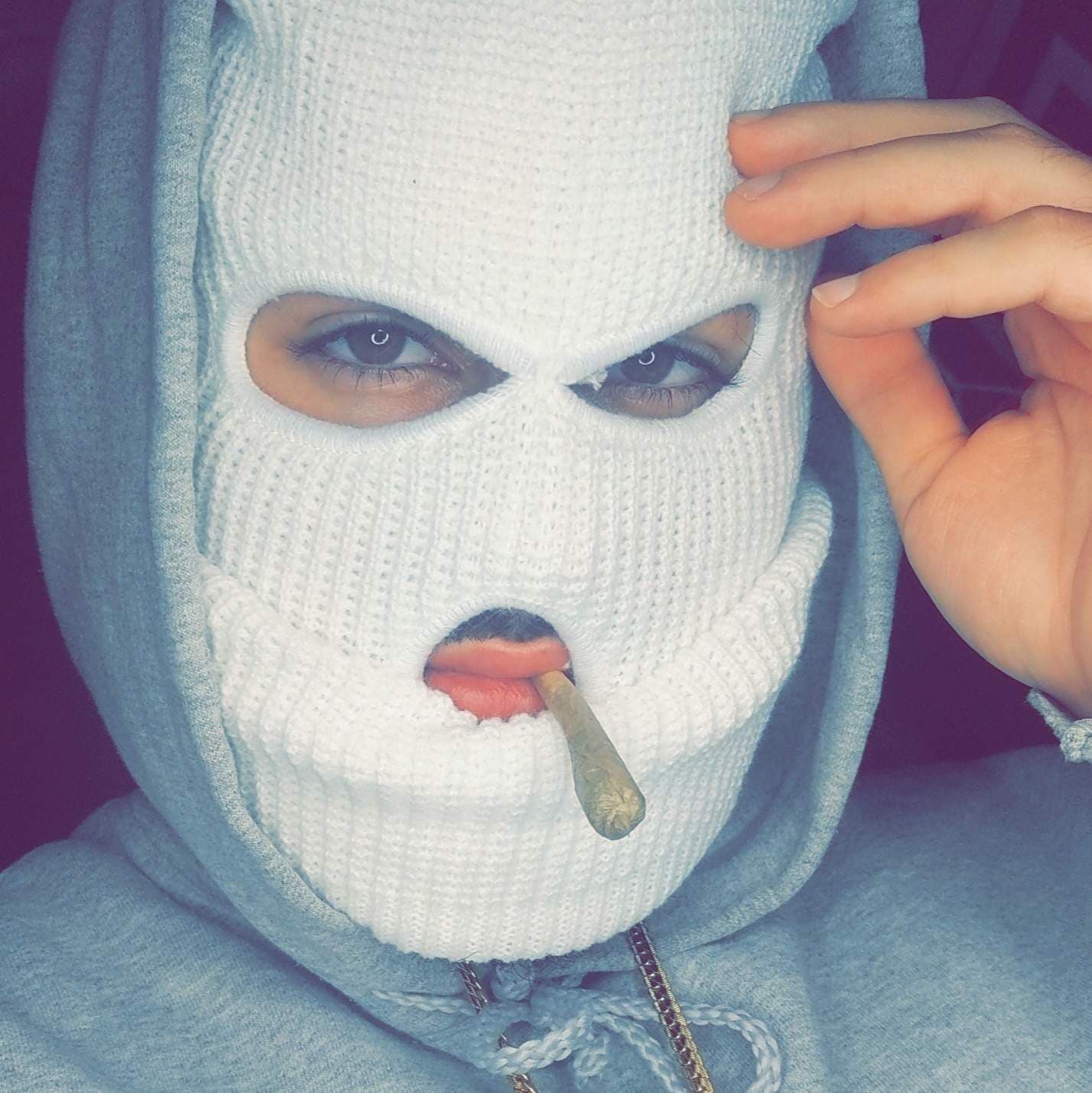 😈