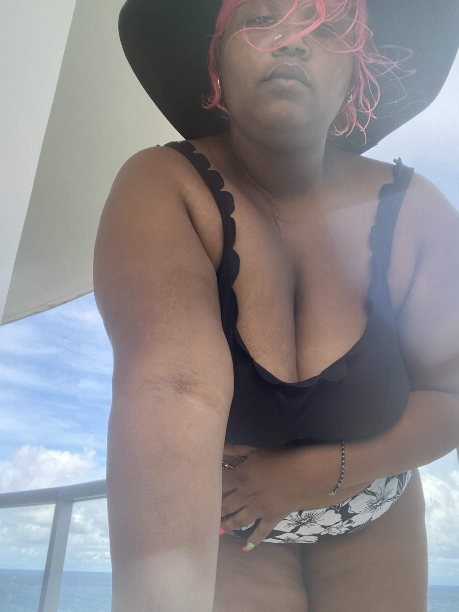 PHAATGIRLL