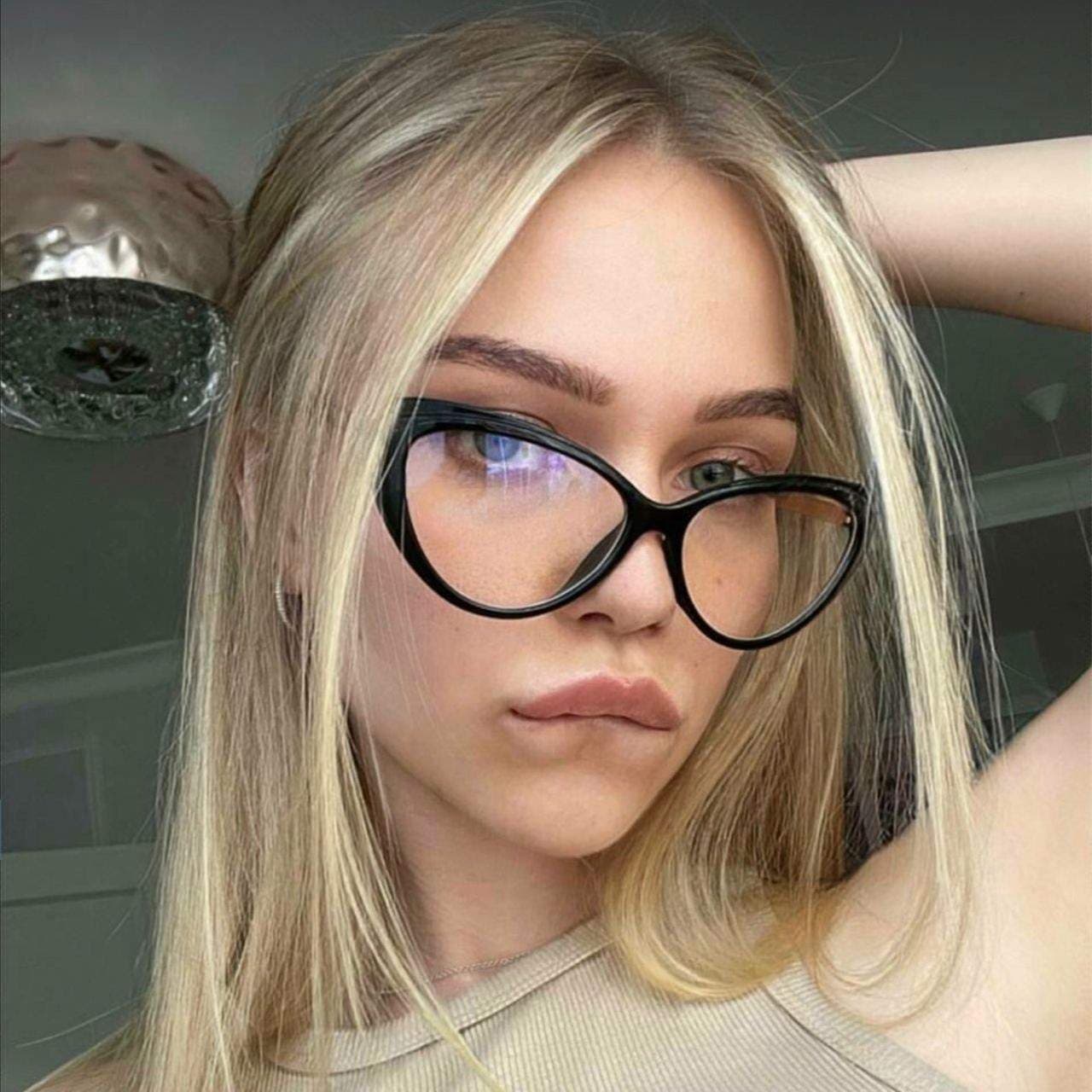 💥 Mia 💥