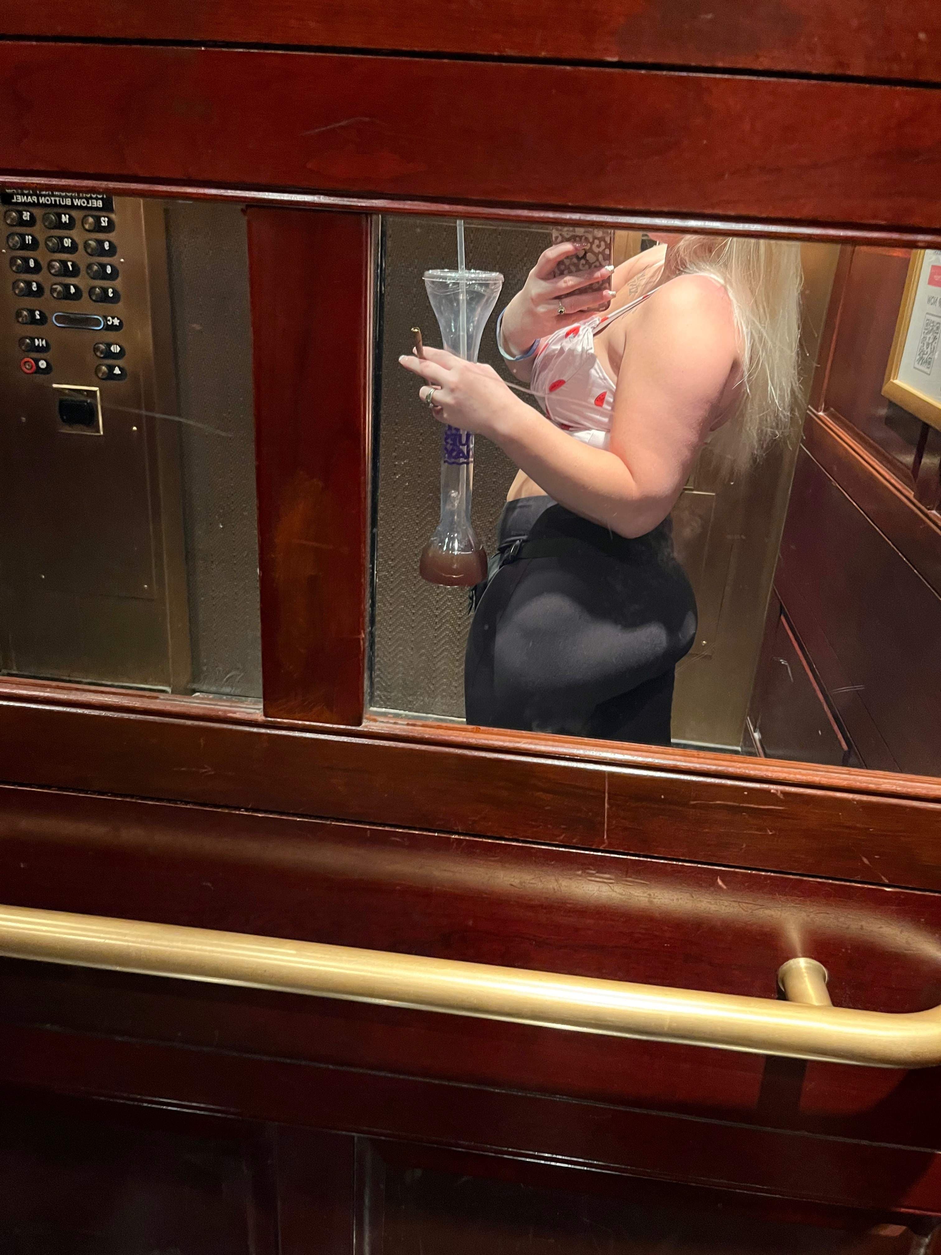 M 👑