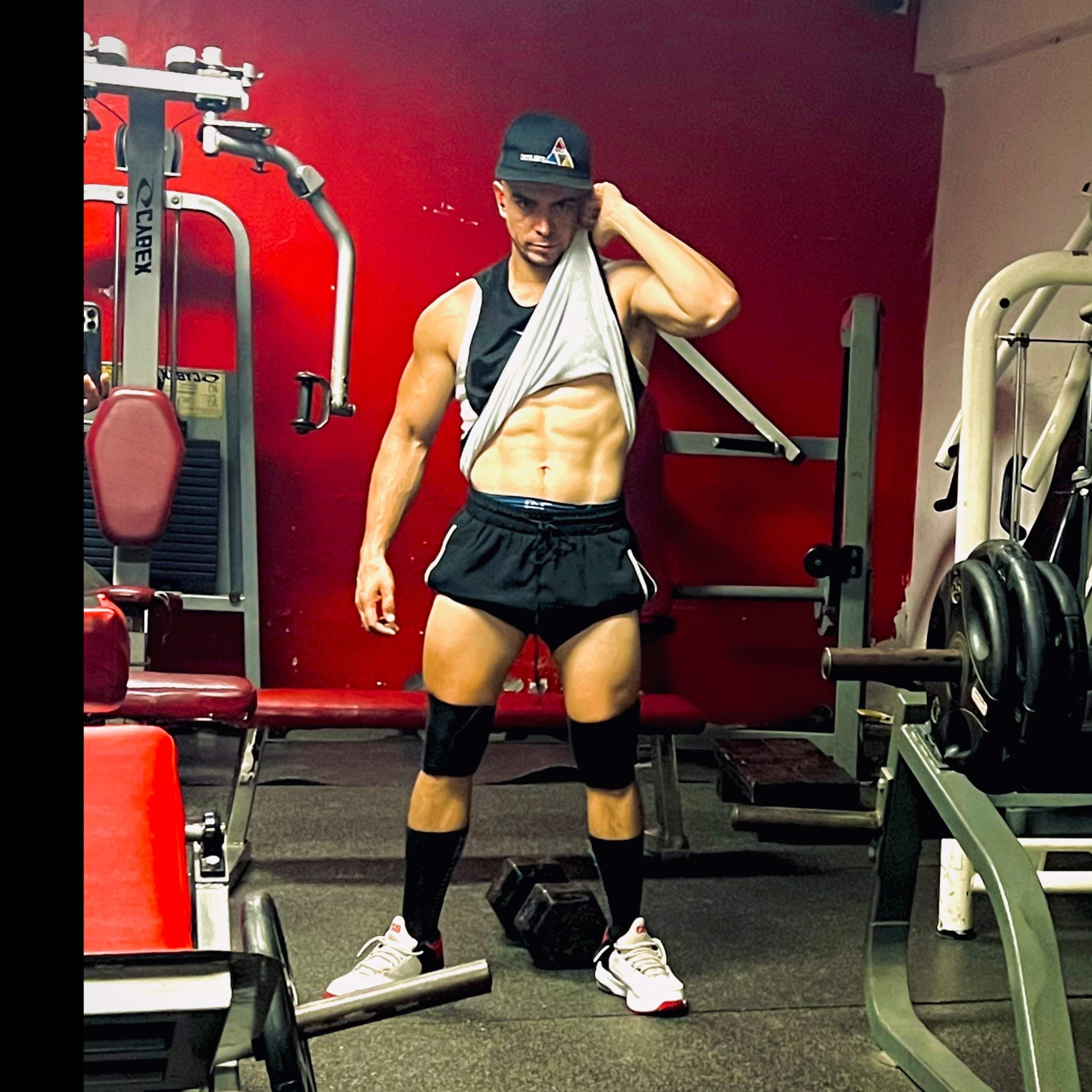 Leo Athletic