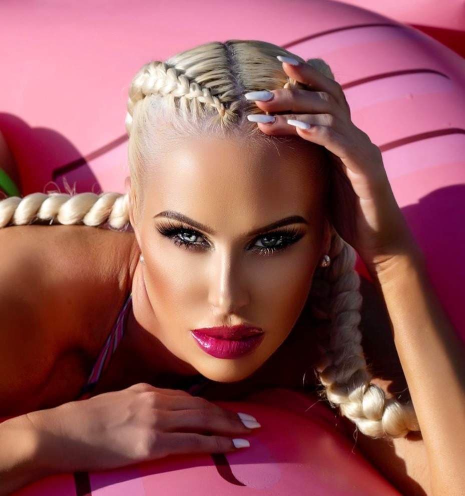 Playmate Savannah Madison