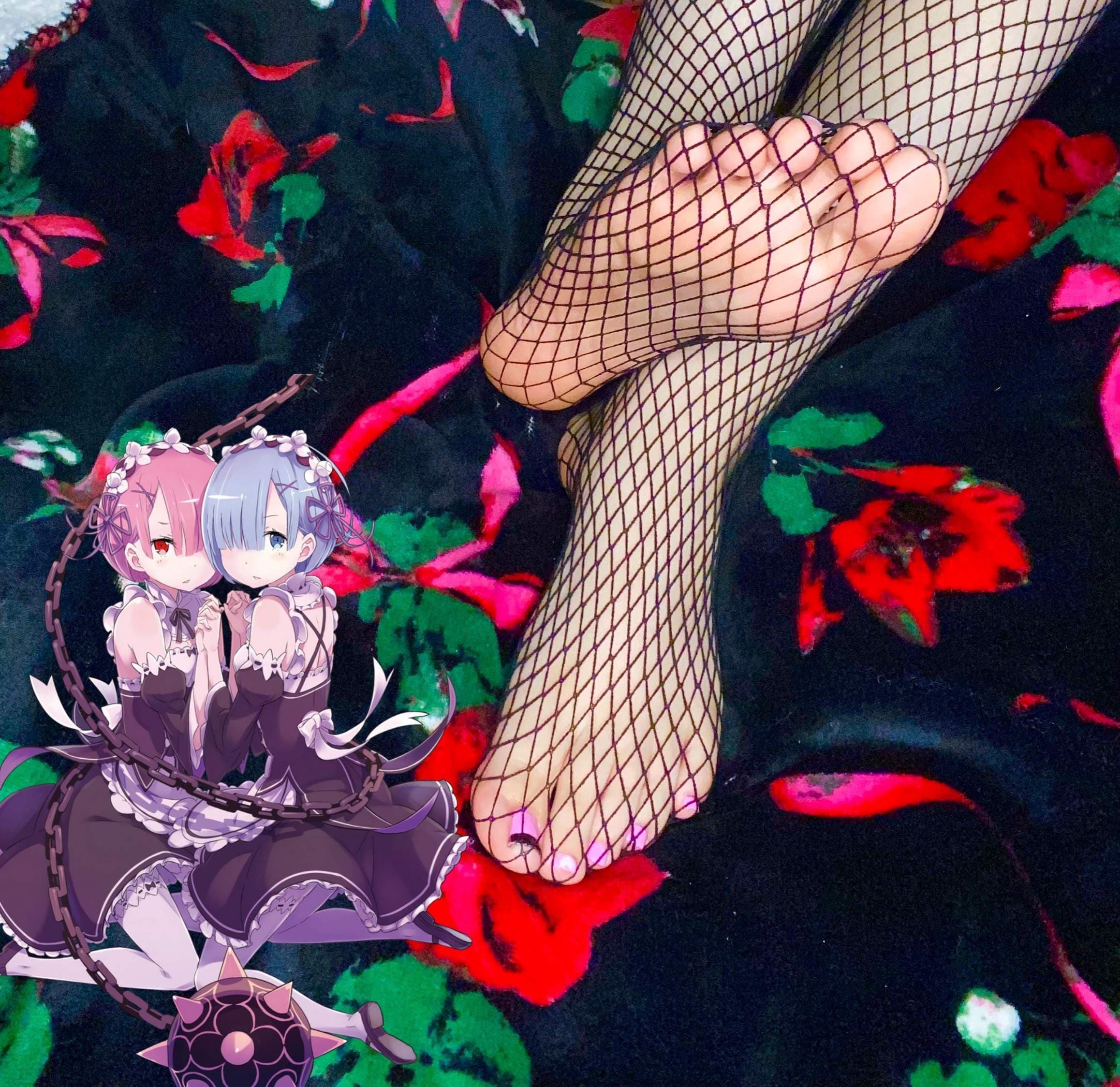 Littlewaifufeet