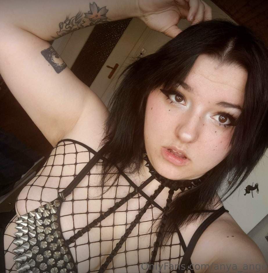 Anya~ 🖤