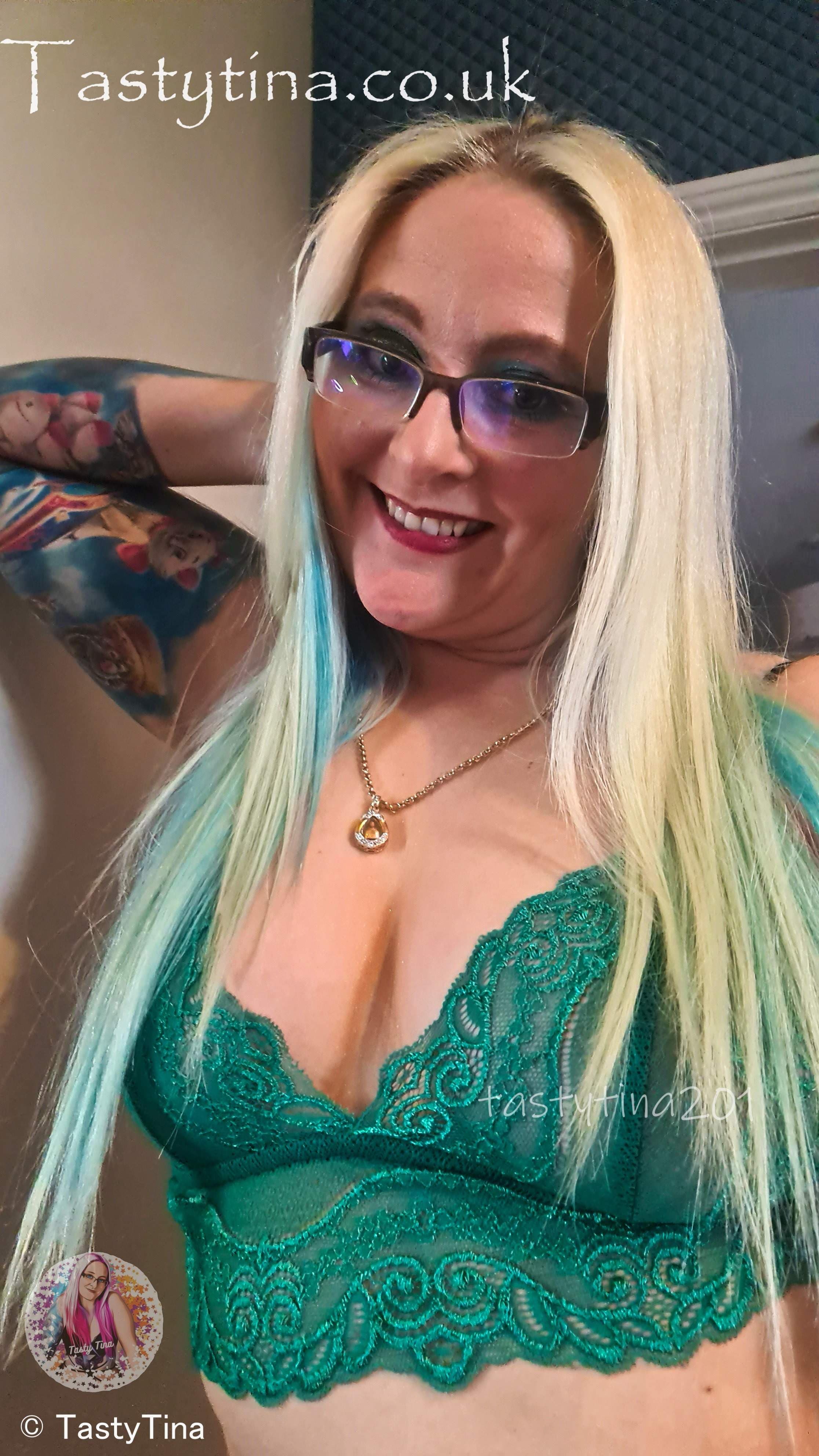 TATTOOED 🌸 TASTY TINA 🍭 CHECK OUT DMS! 💥