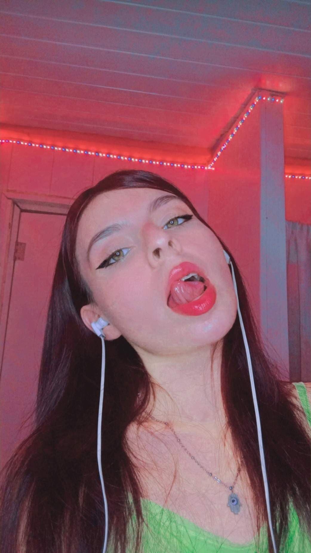 𝐿𝑜𝓁𝓎