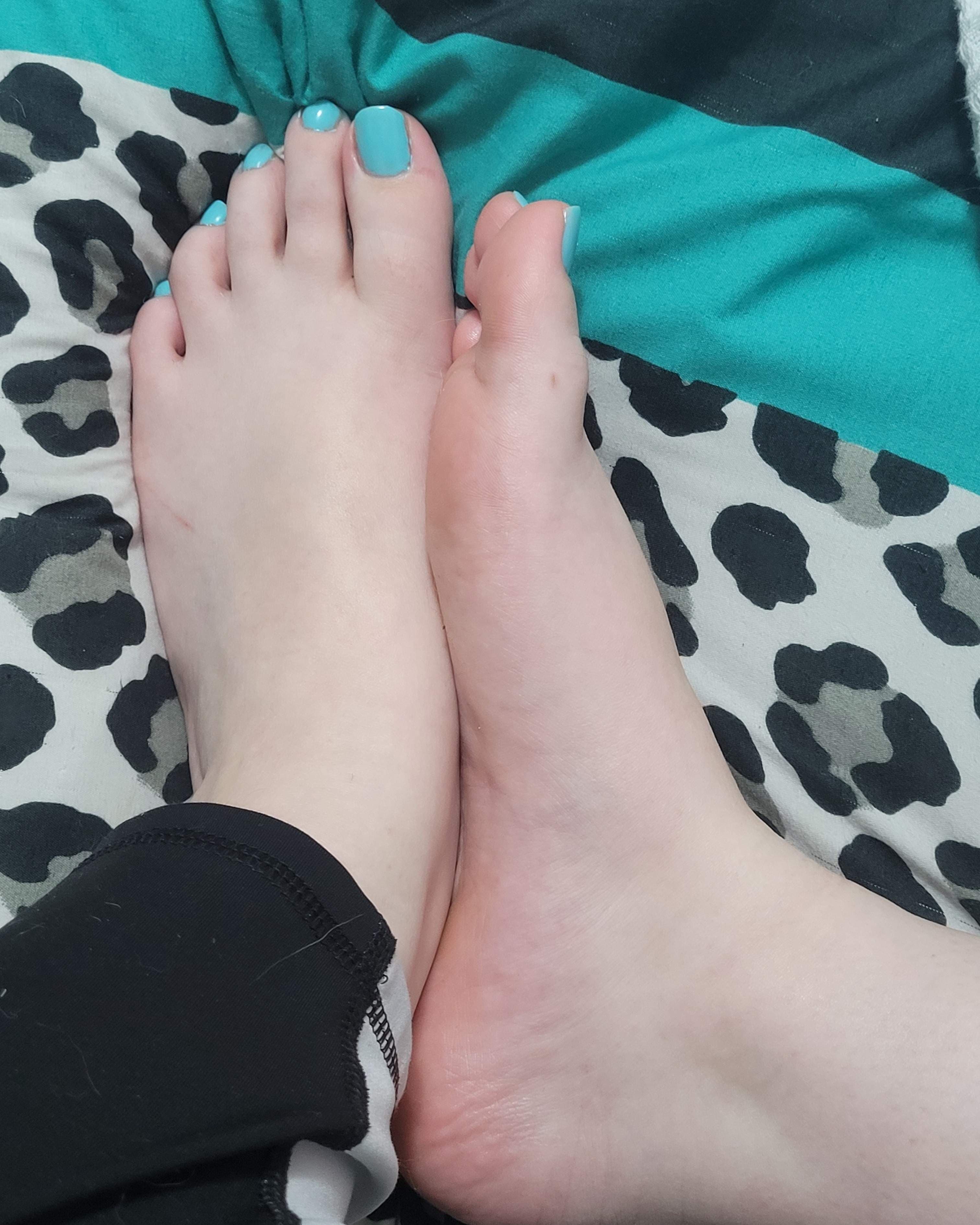 Pretty Feet Girl
