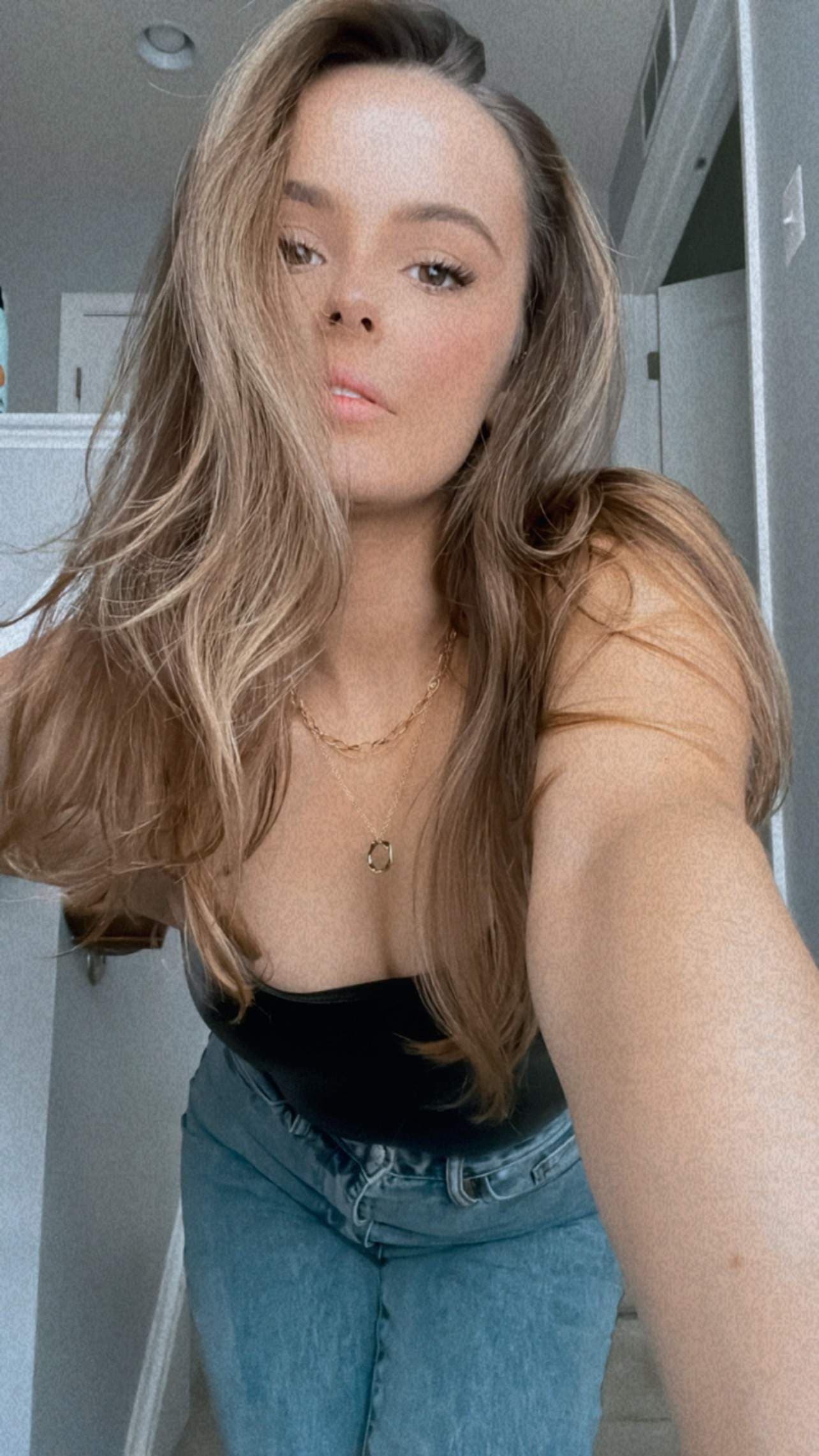 🖤 𝐳𝐨𝐞𝐲 🖤