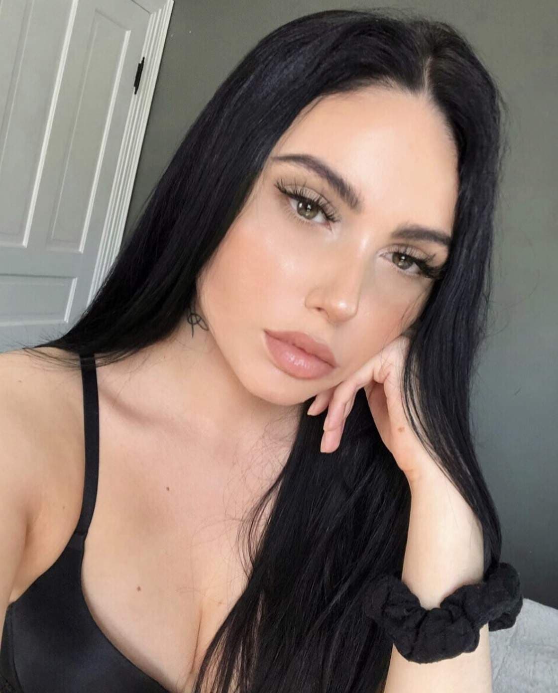 Sarah Too Cozy (archive)