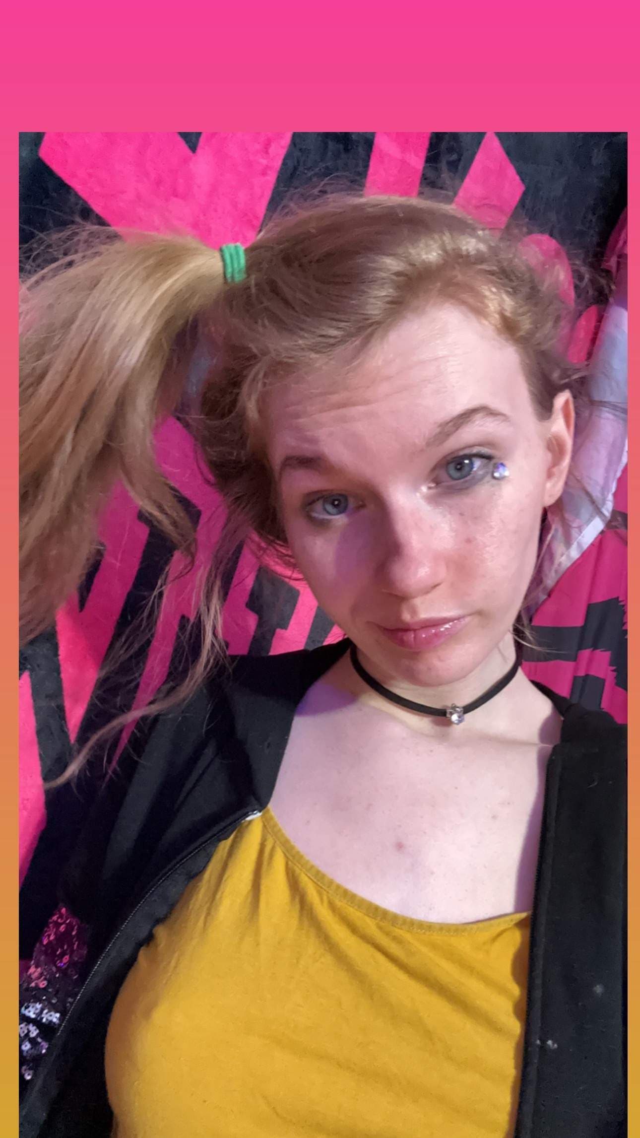 Yur crazy hotty Hollie star 🧜🏻‍♀️🖤👸