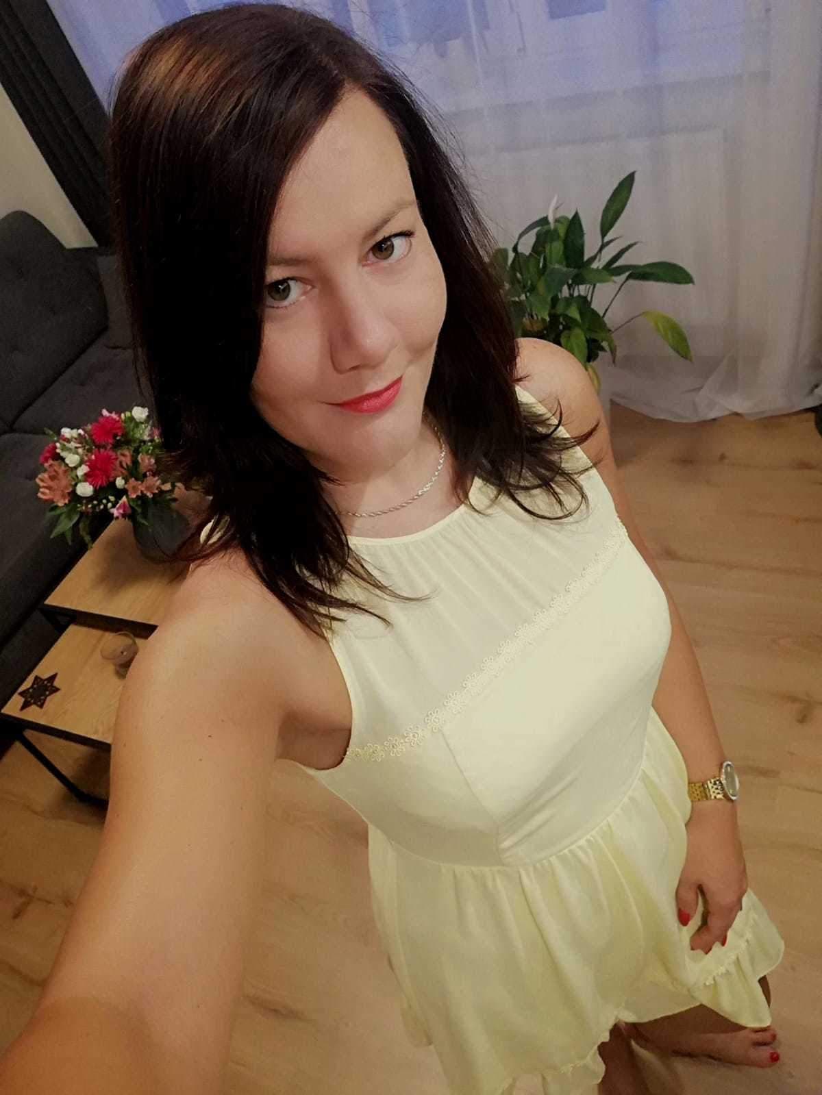 Yourhotwife