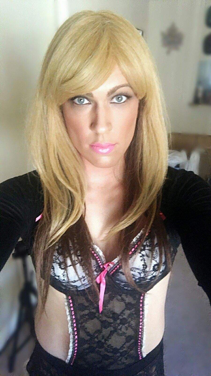 FishnetFemboy77 aka. ellibubble