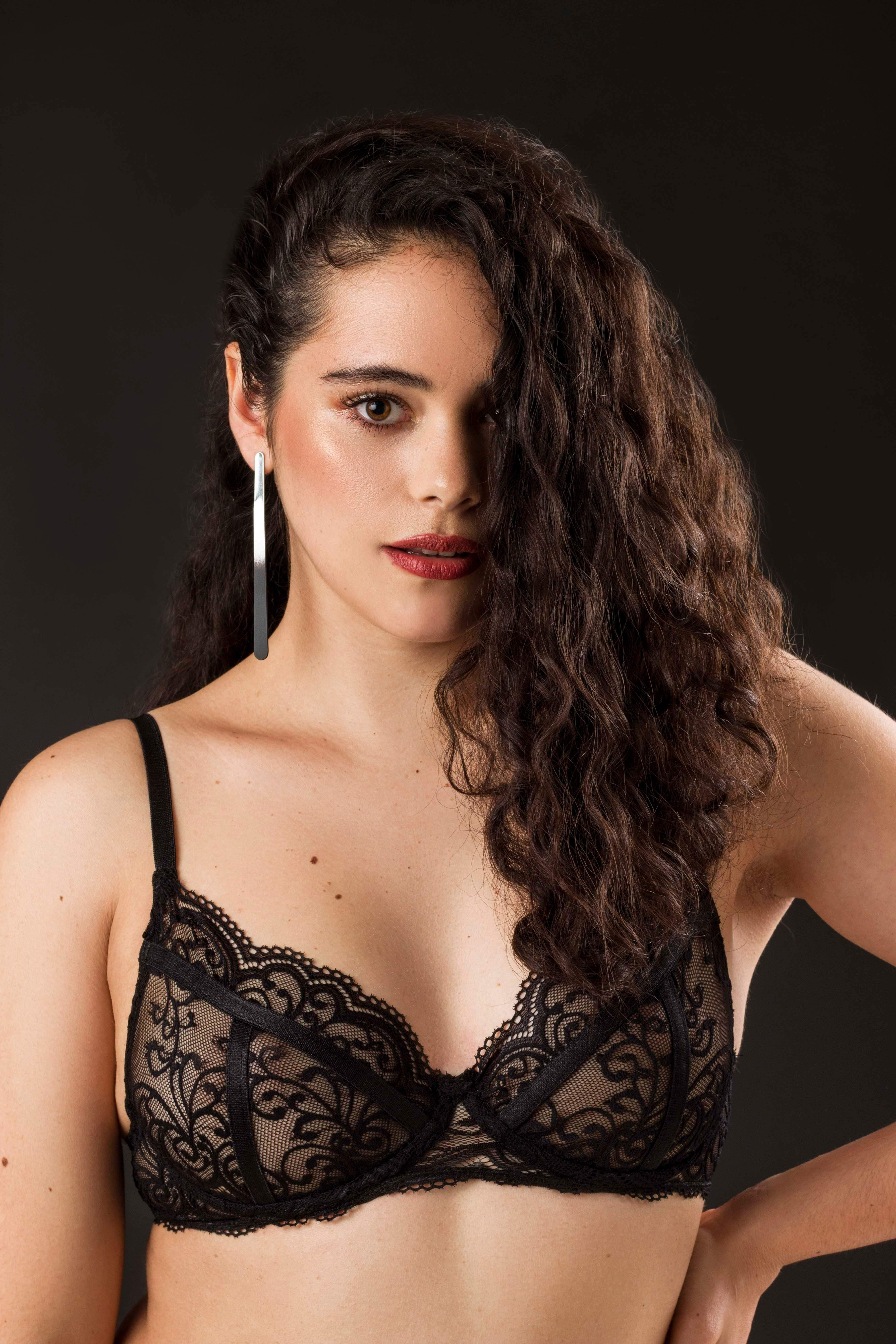 Amber Meyers VC - CUSTOMS - SEXTING