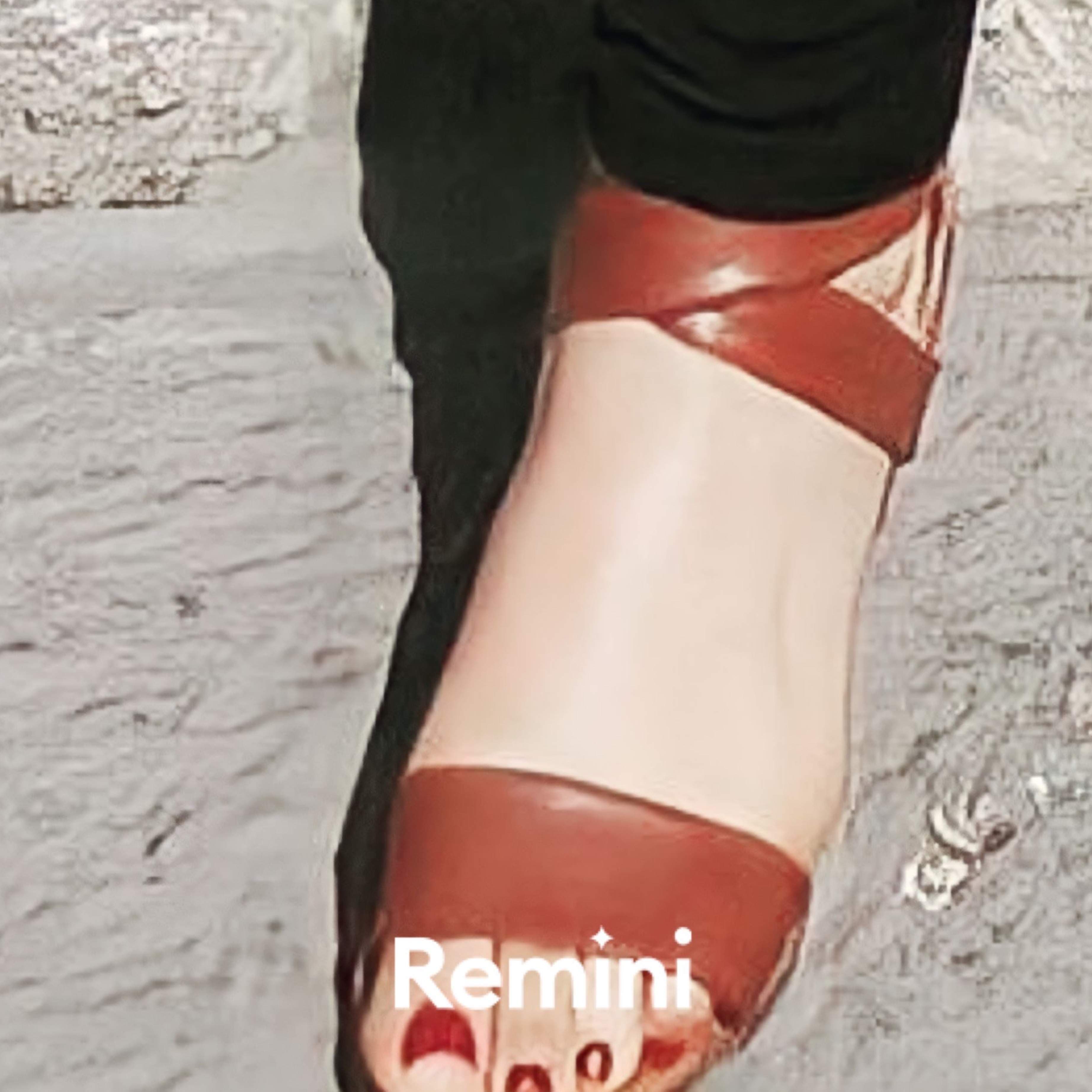 feet_latin