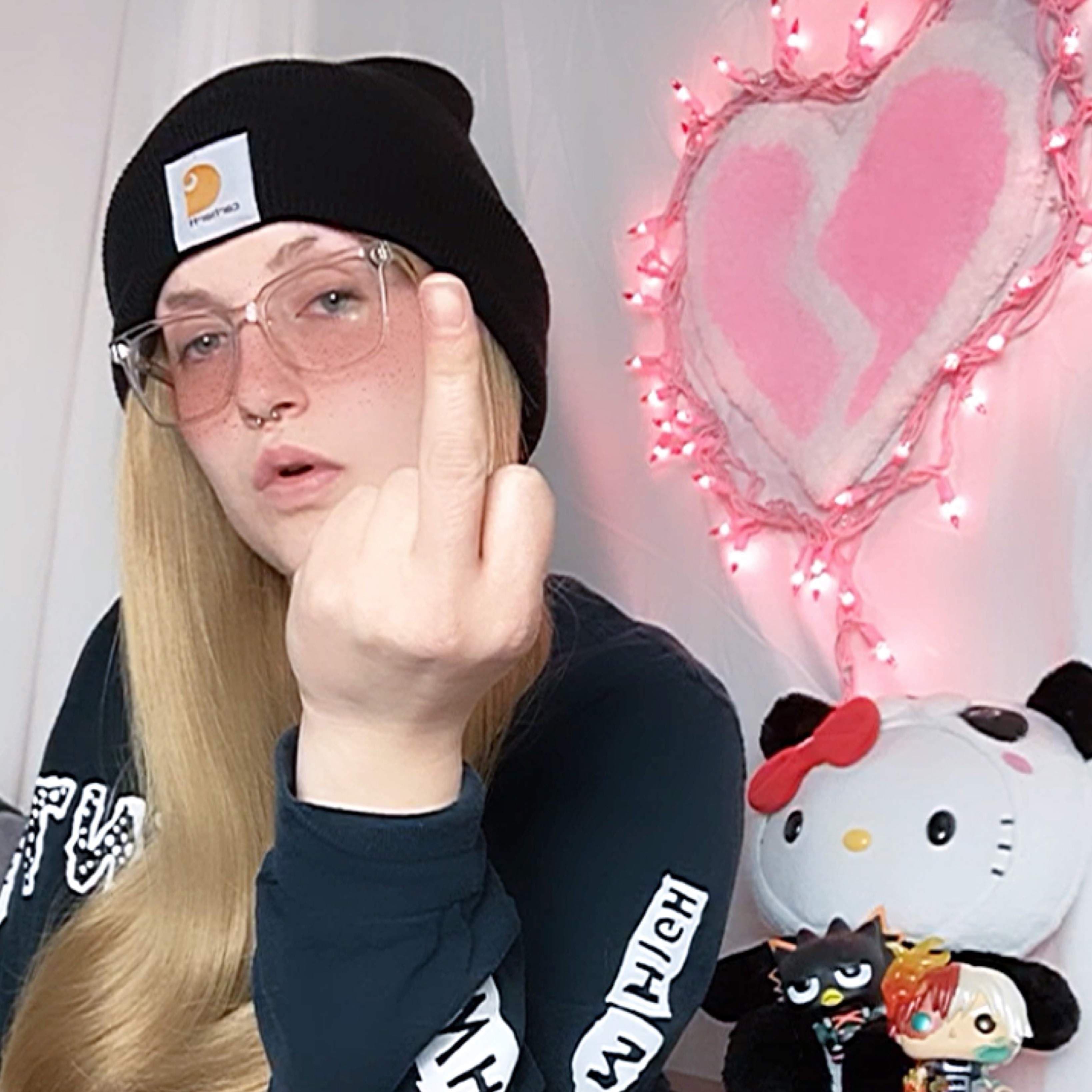 Libra 😈 (they/them)