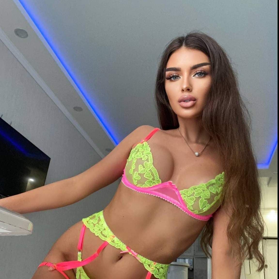 🍓𝓐𝓷𝓷𝓪 𝓥𝓡 🔞