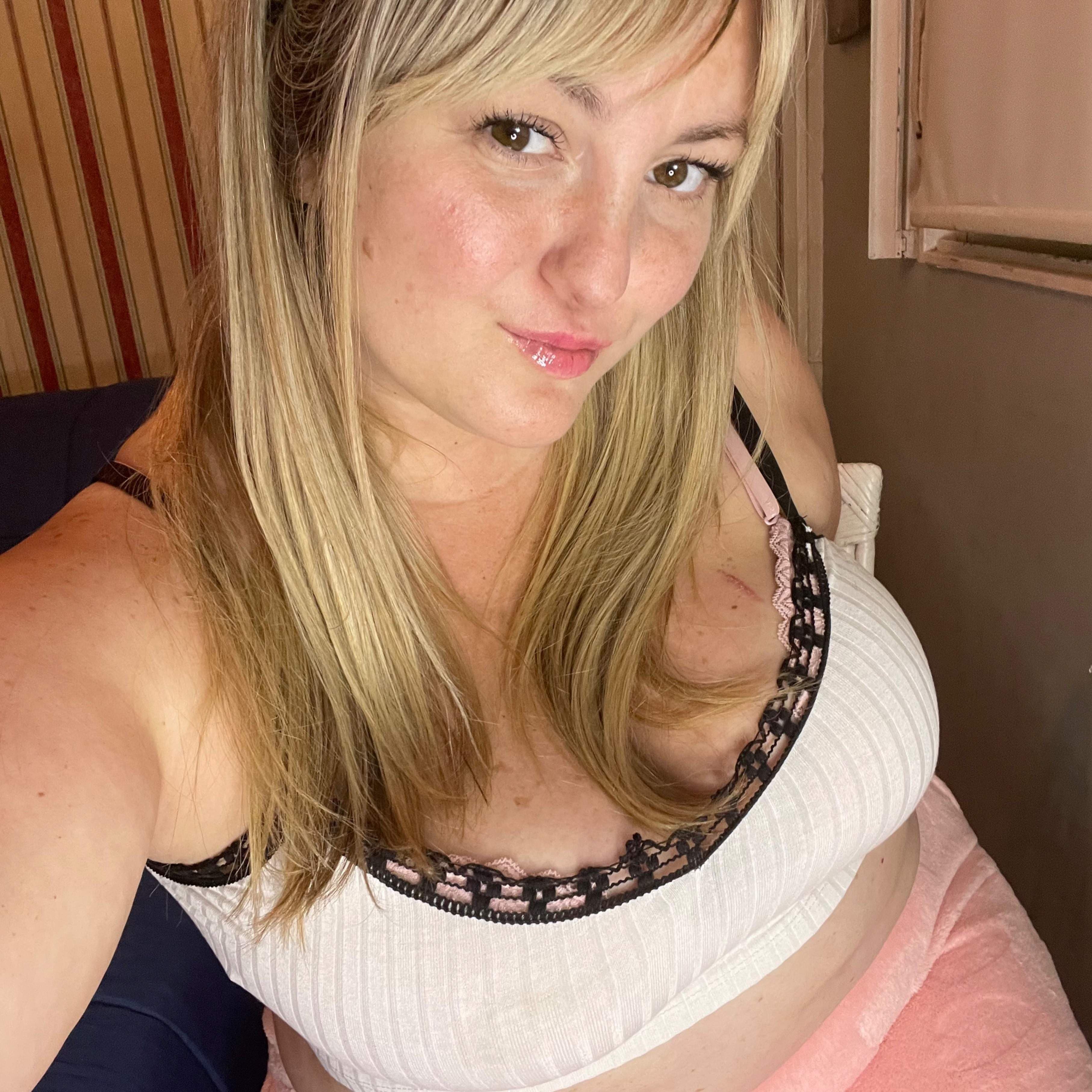 𝕃𝕒𝕕𝕪 ℂ𝕒𝕣𝕚 👱‍♀️🎀 𝑻𝒉𝒆 𝒋𝒖𝒊𝒄𝒊𝒆𝒔𝒕 𝒂𝒔𝒔 🍑🥵